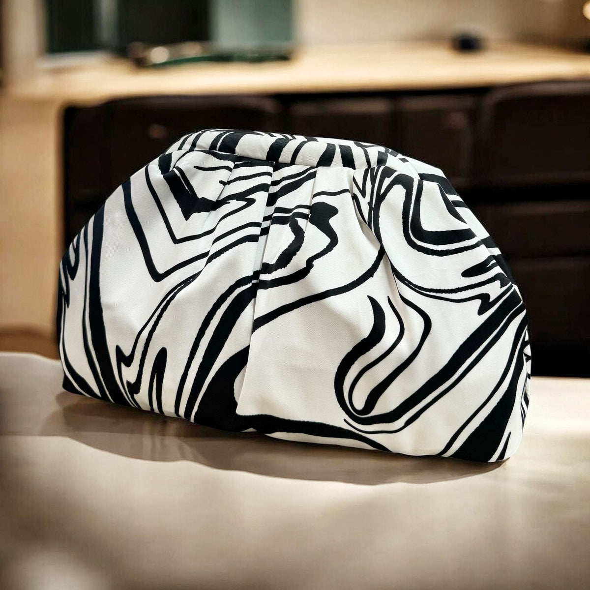 Borsa Clutch Donna in Tessuto Rasato con Tracolla a Catena