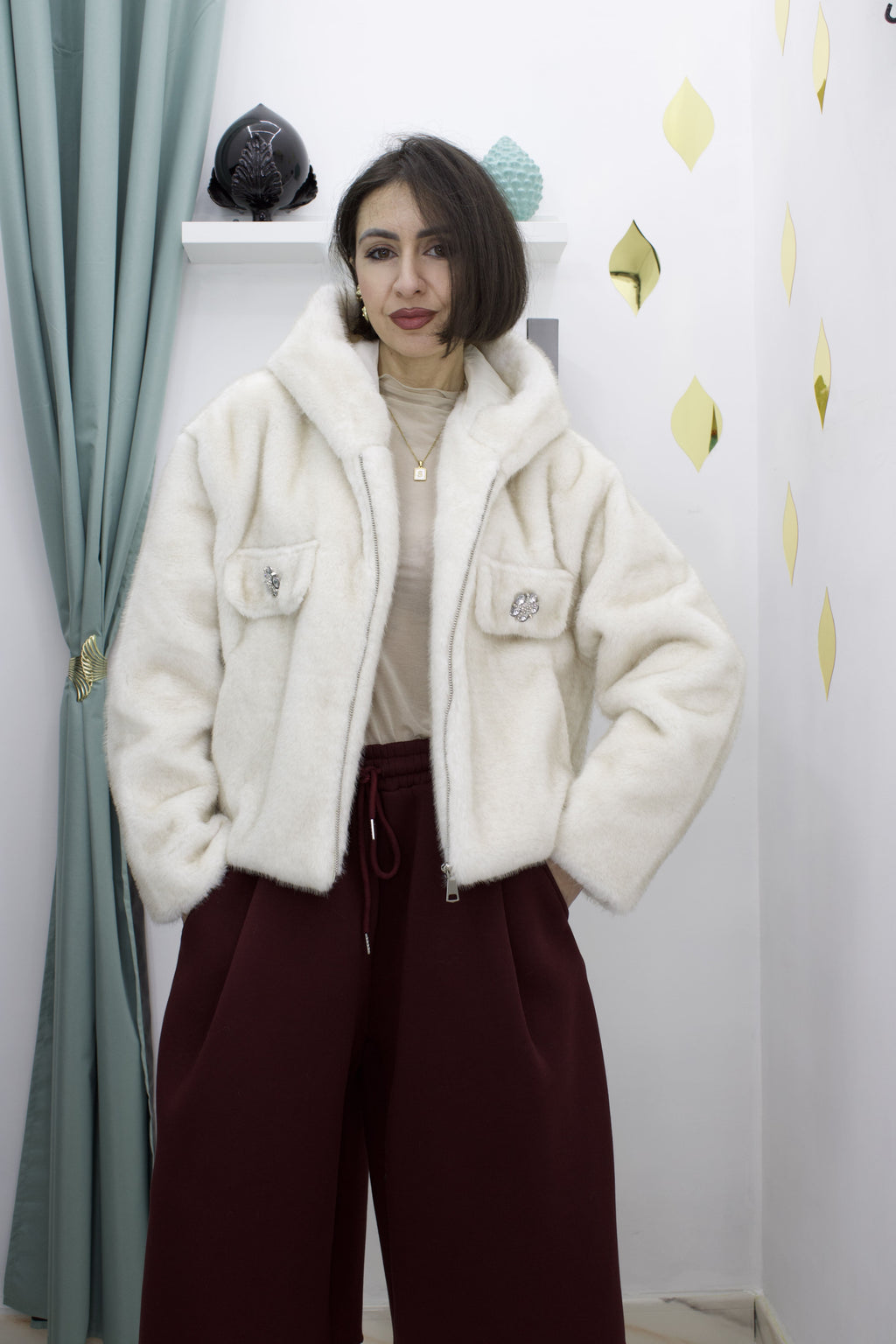 Ecofur corta donna con cappuccio e applicazioni in strass