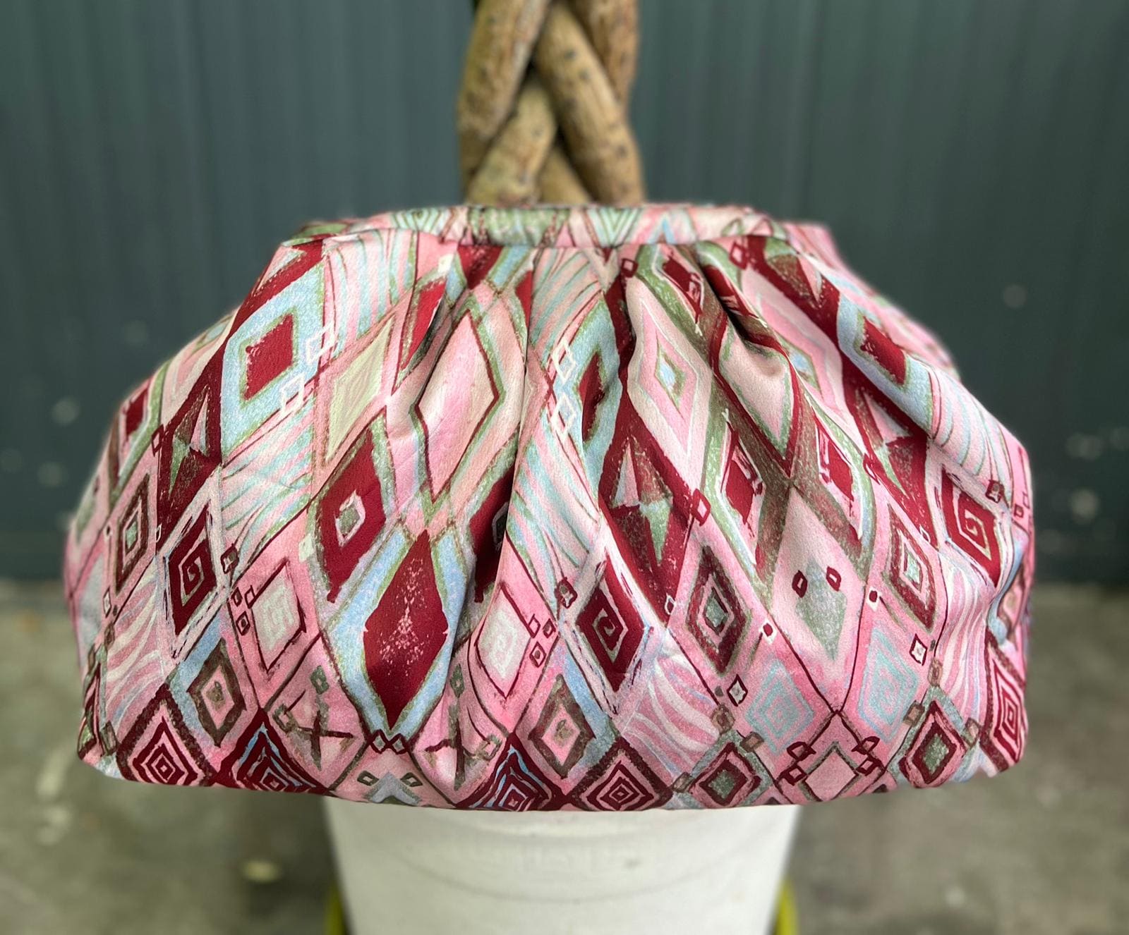 Borsa Clutch Donna in Tessuto Rasato con Tracolla a Catena