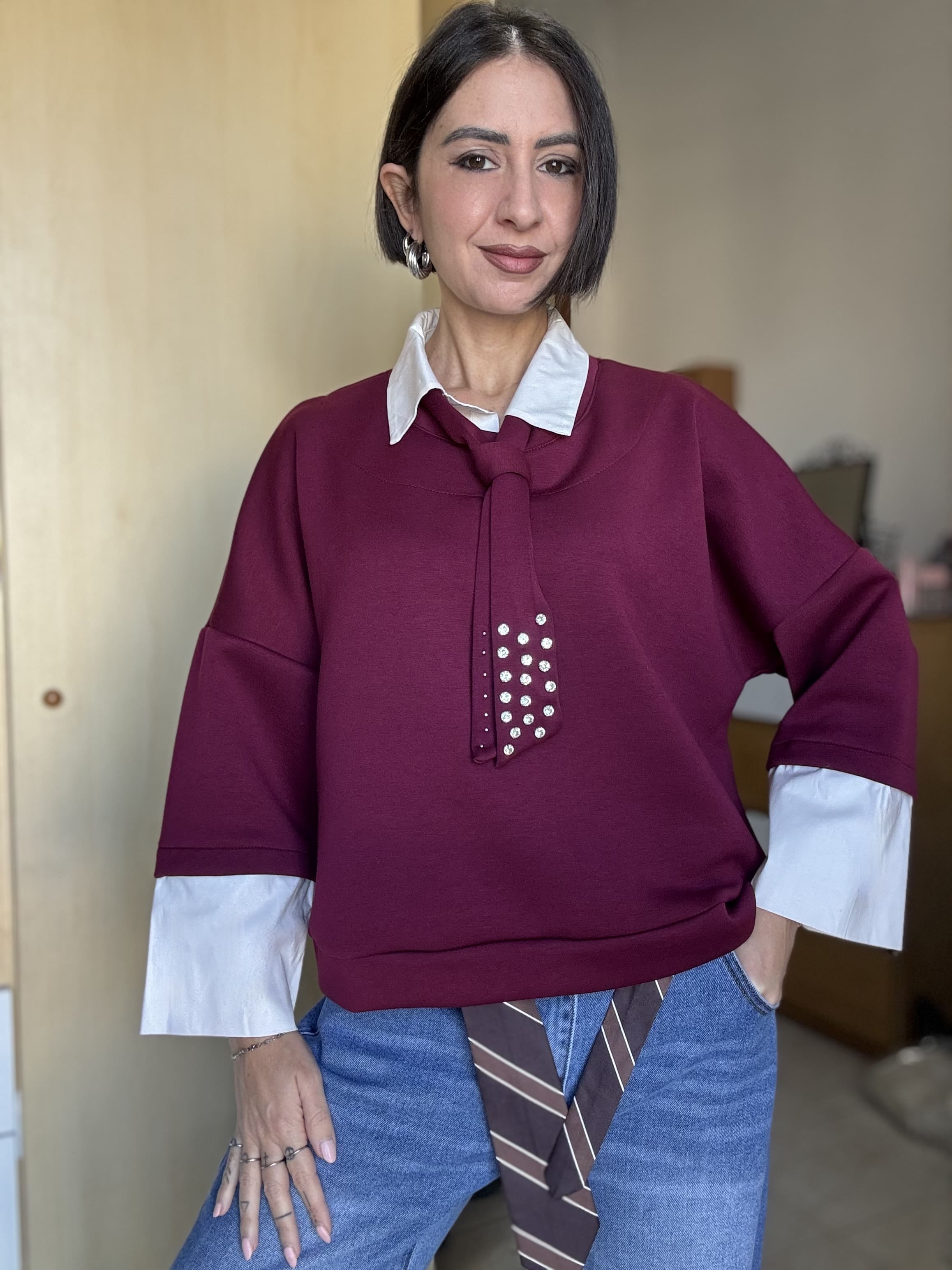 Felpa Donna con Colletto a Camicia e Cravatta Rimovibile con Strass – Vari Colori