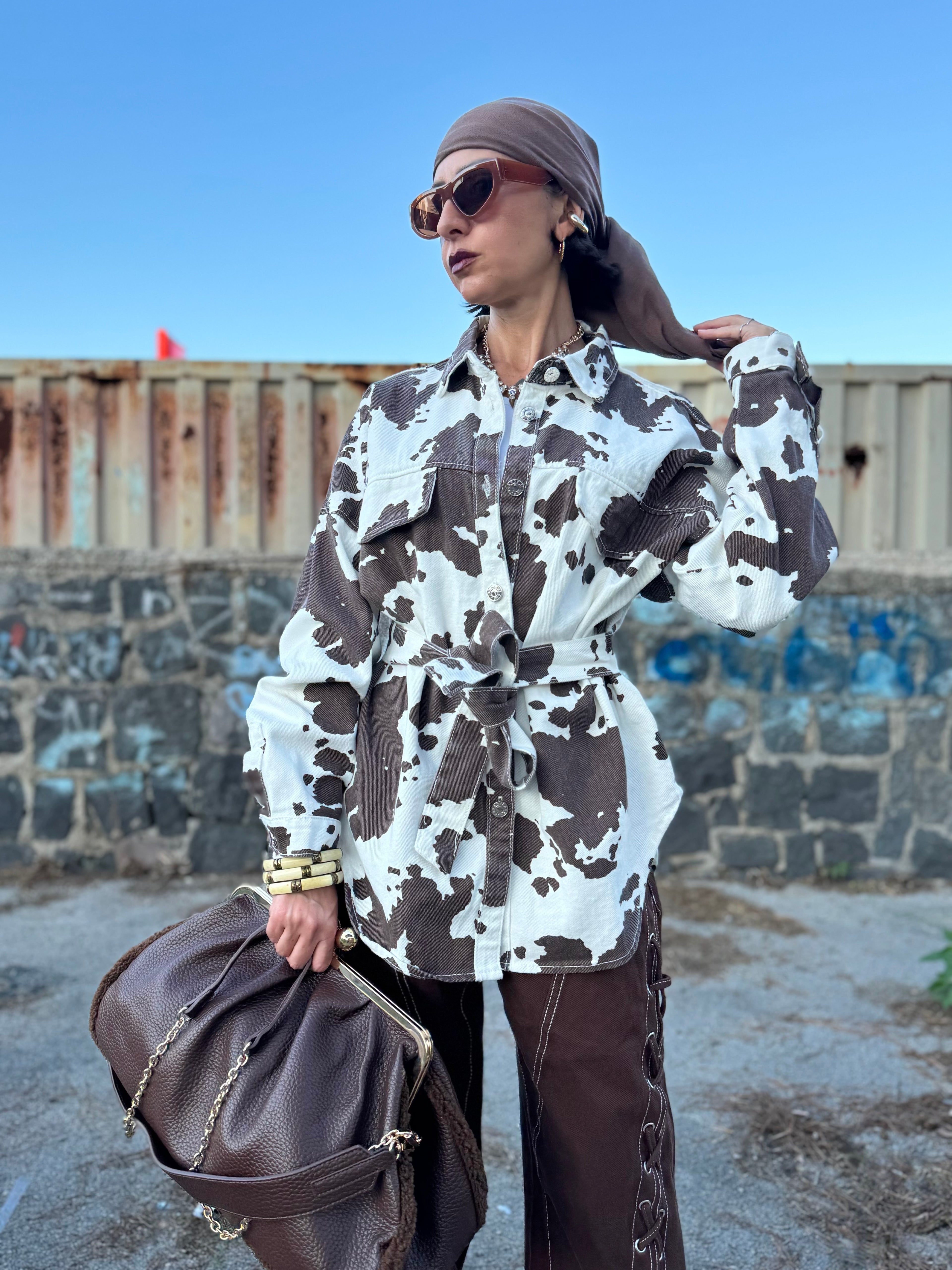 Giacca Camicia in Denim Cow Print – Stampa Muccata, Taglia Unica Fino alla 52