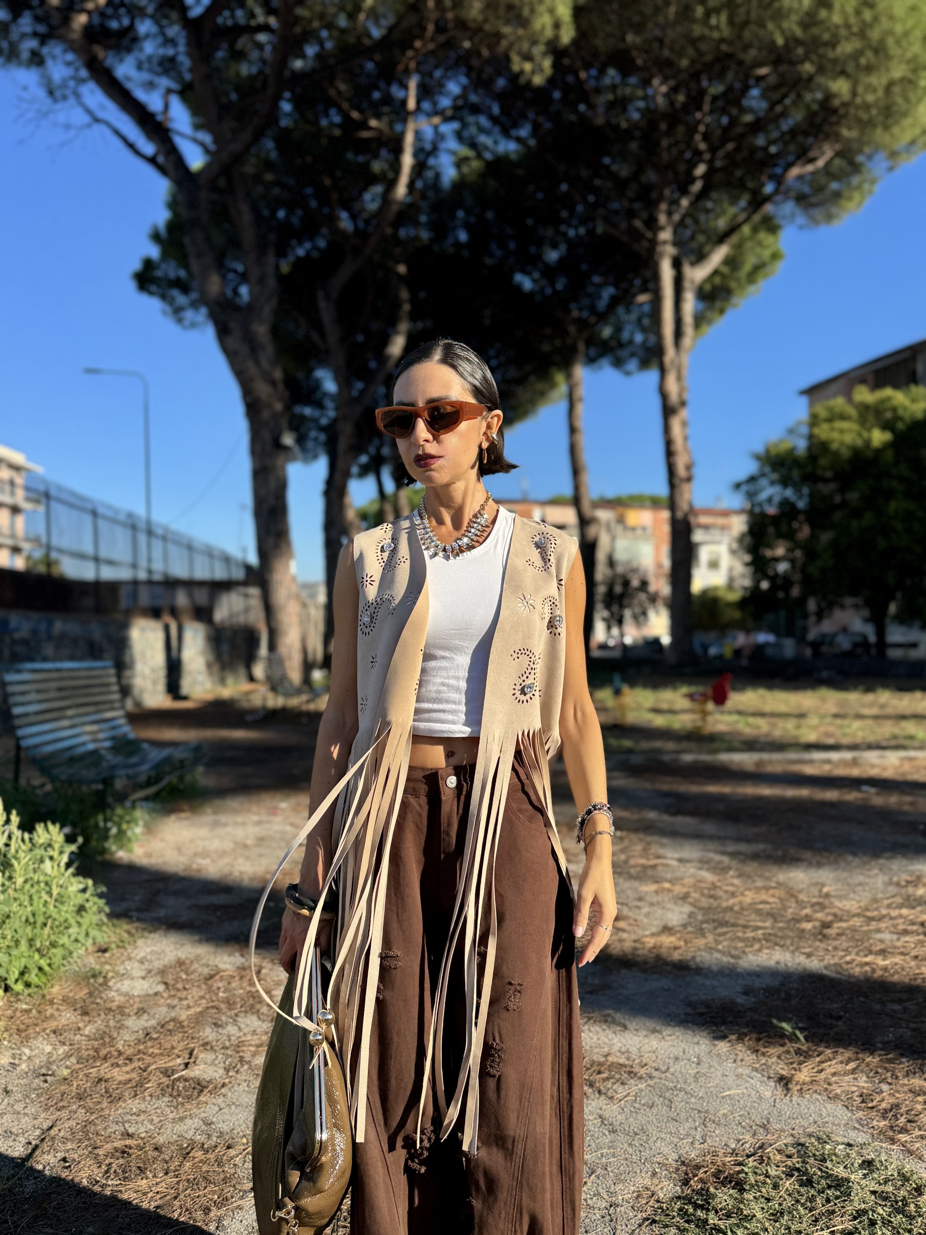 Gilet in Alcantara Beige con Frange e Strass – Stile Boho Elegante, Fino alla Taglia 48