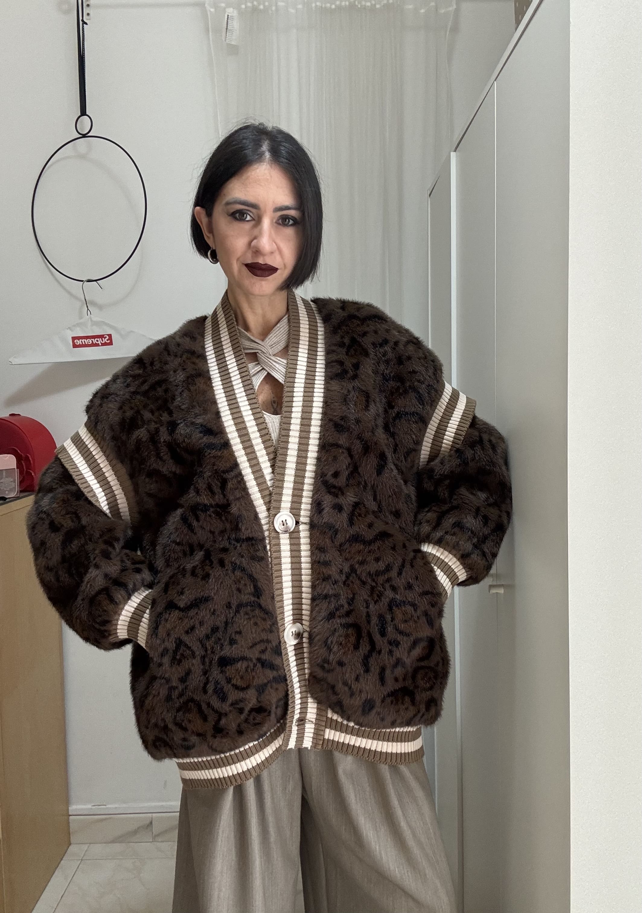 Giubbino Bomber in Eco Fur Oversize – Modello College, Taglia Unica (fino alla 50)