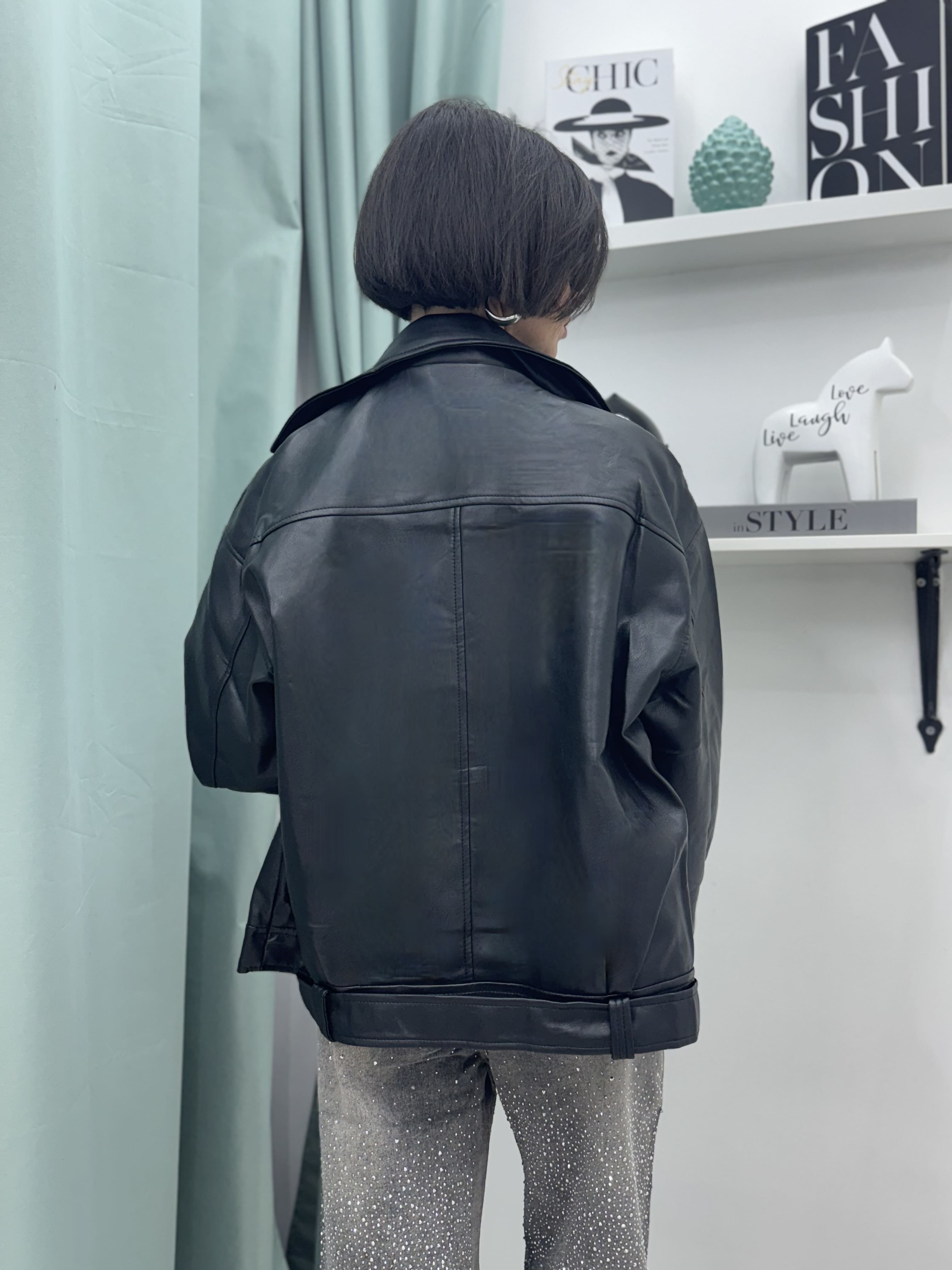 Giubbino chiodo in similpelle nero con cintura (taglia unica)