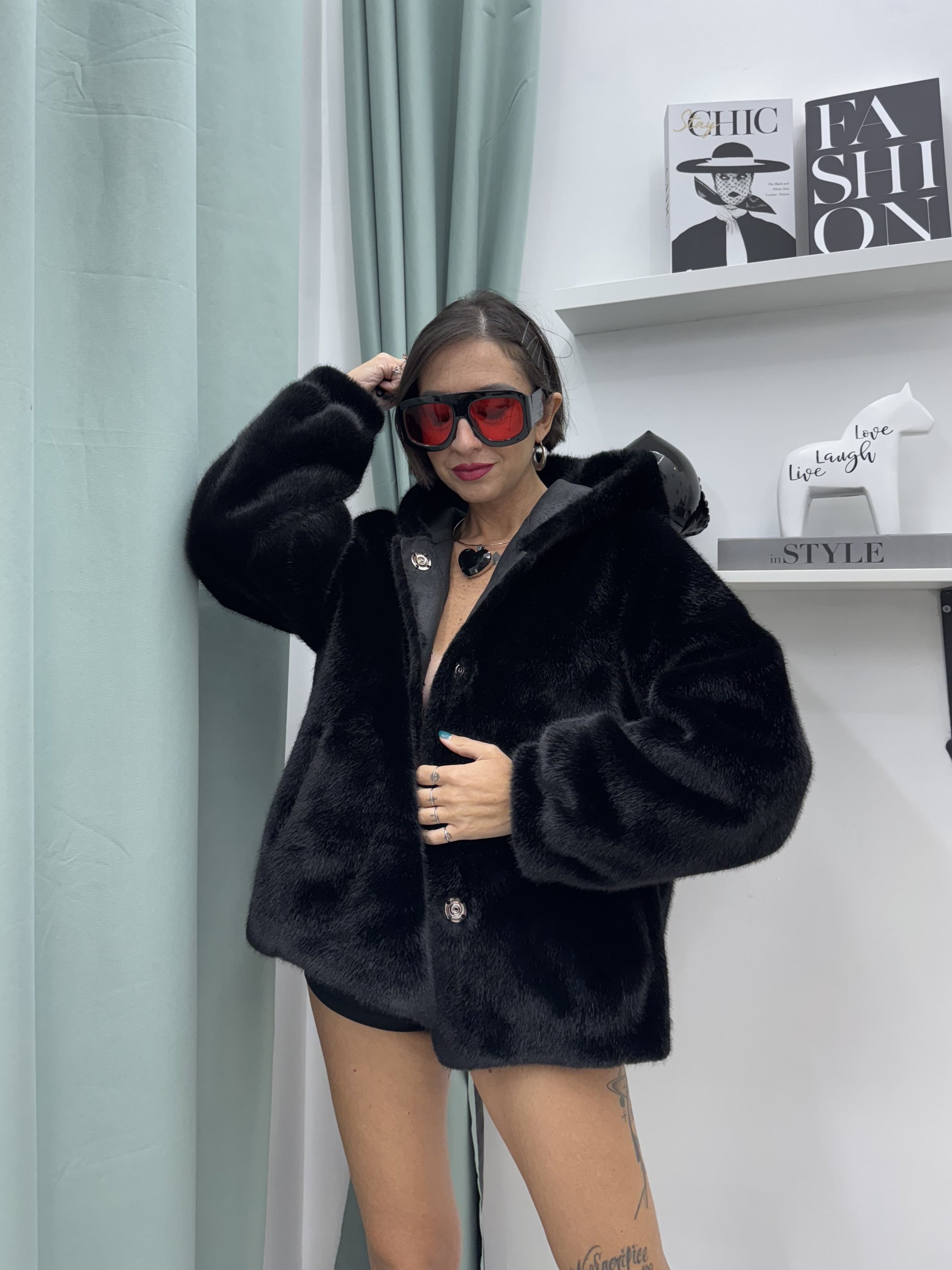 Giubbino in eco fur con cappuccio, interno in montone ecologico e