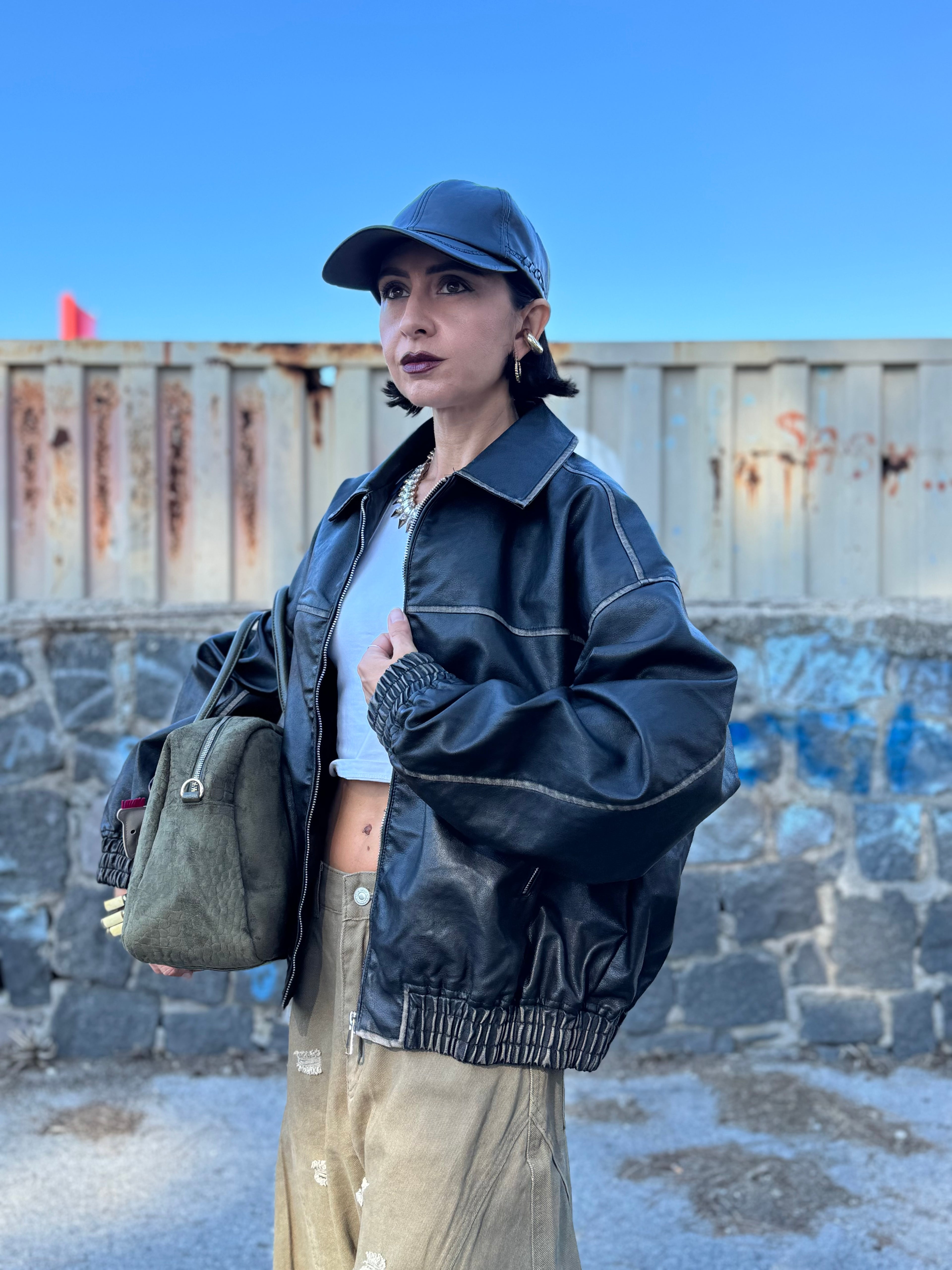 Giubbino bomber Oversize in Similpelle con Dettagli Vintage – Vestibilità comoda dalla taglia 40 alla 50