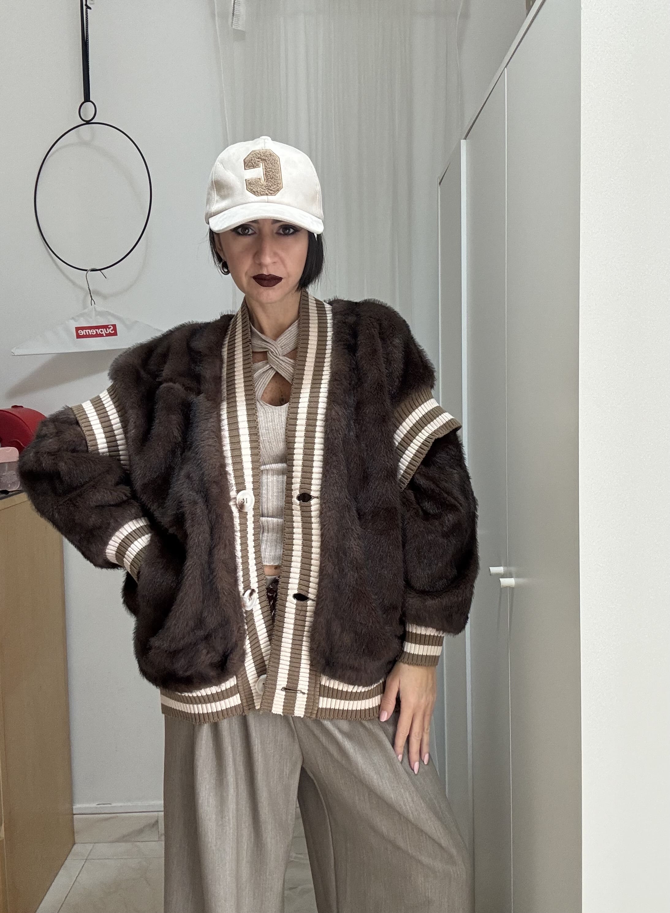 Giubbino Bomber in Eco Fur Oversize – Modello College, Taglia Unica (fino alla 50)