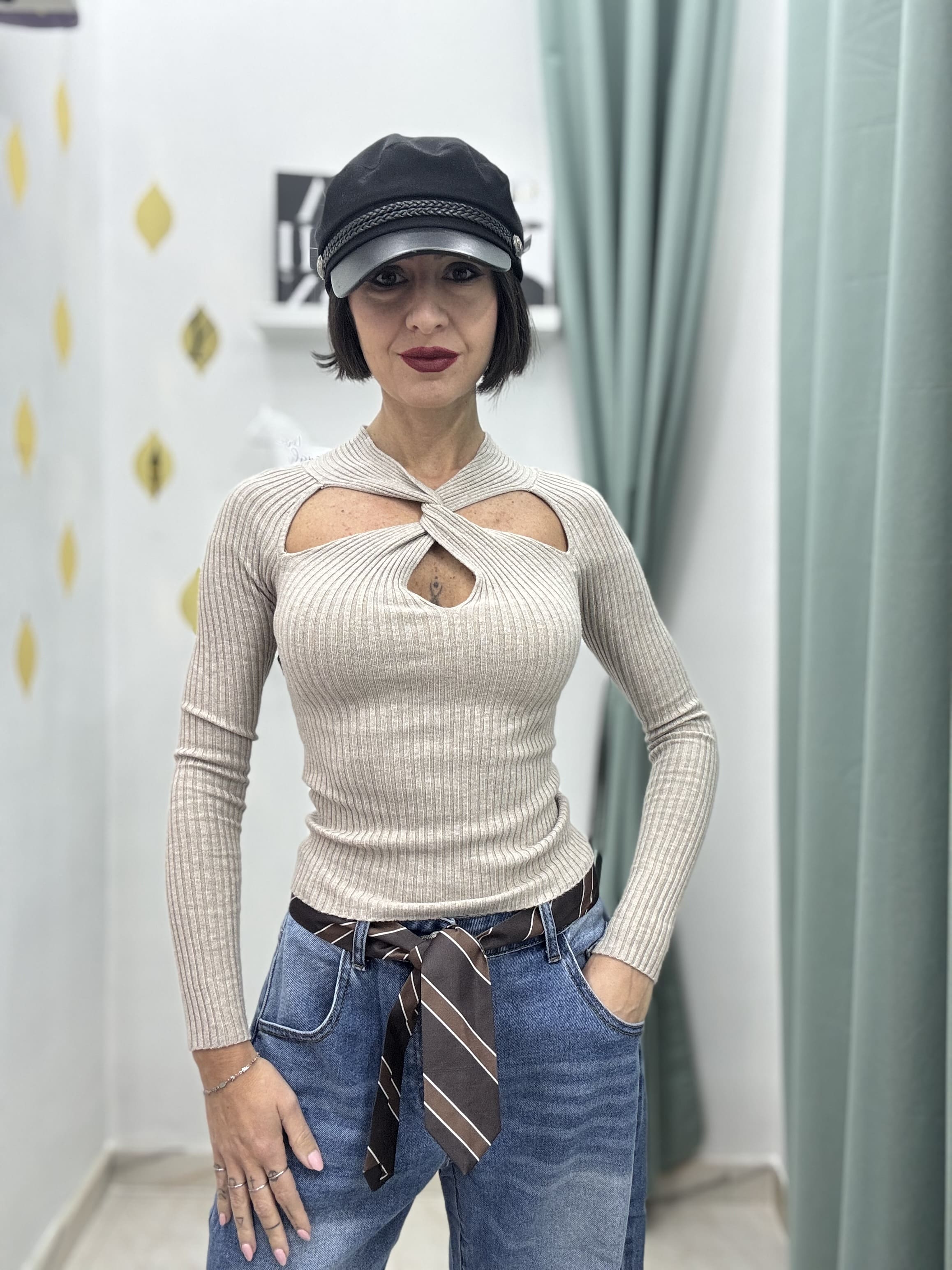 Maglia a coste elasticizzata con scollo incrociato – Taglia unica