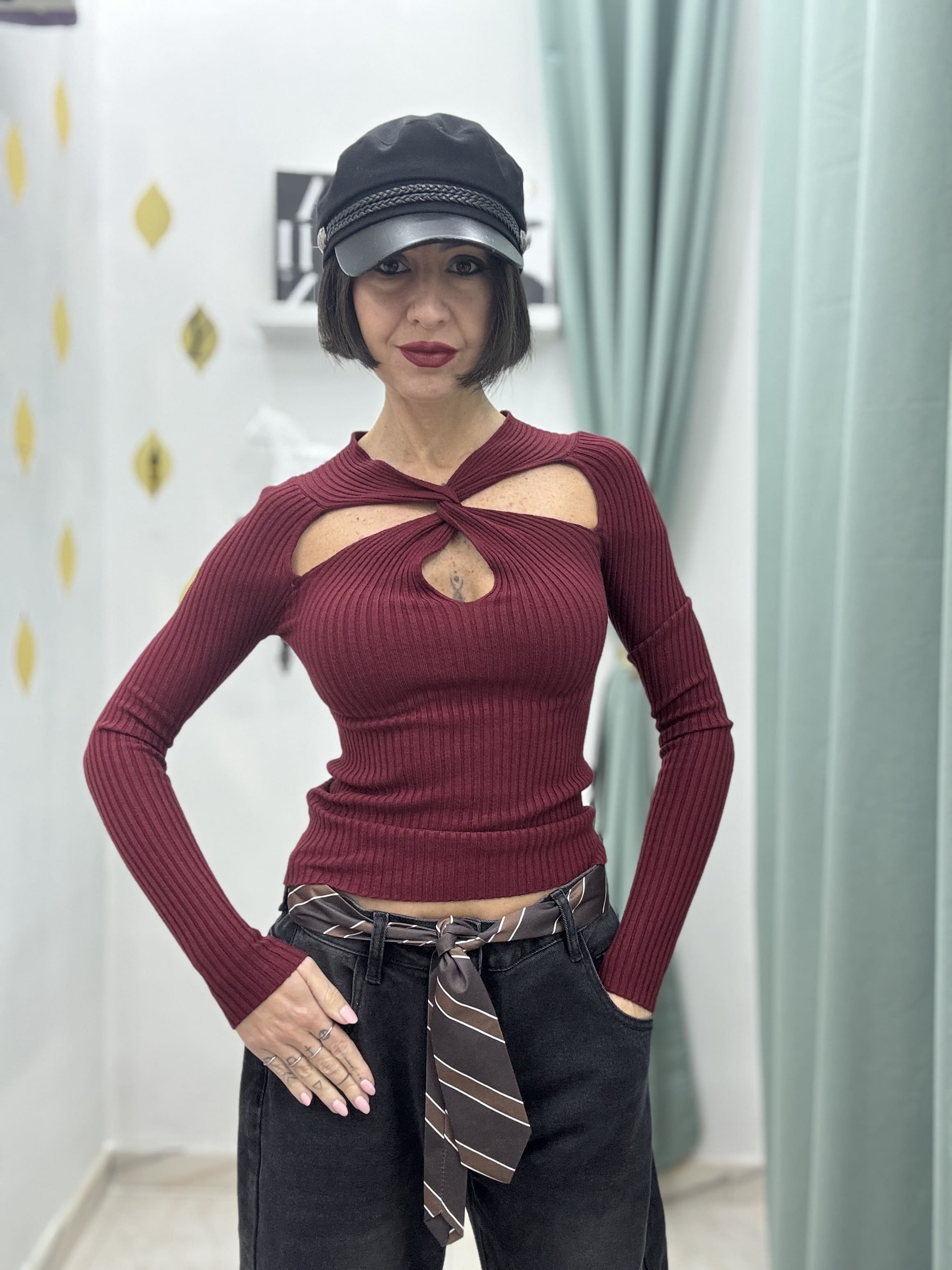 Maglia a coste elasticizzata con scollo incrociato – Taglia unica