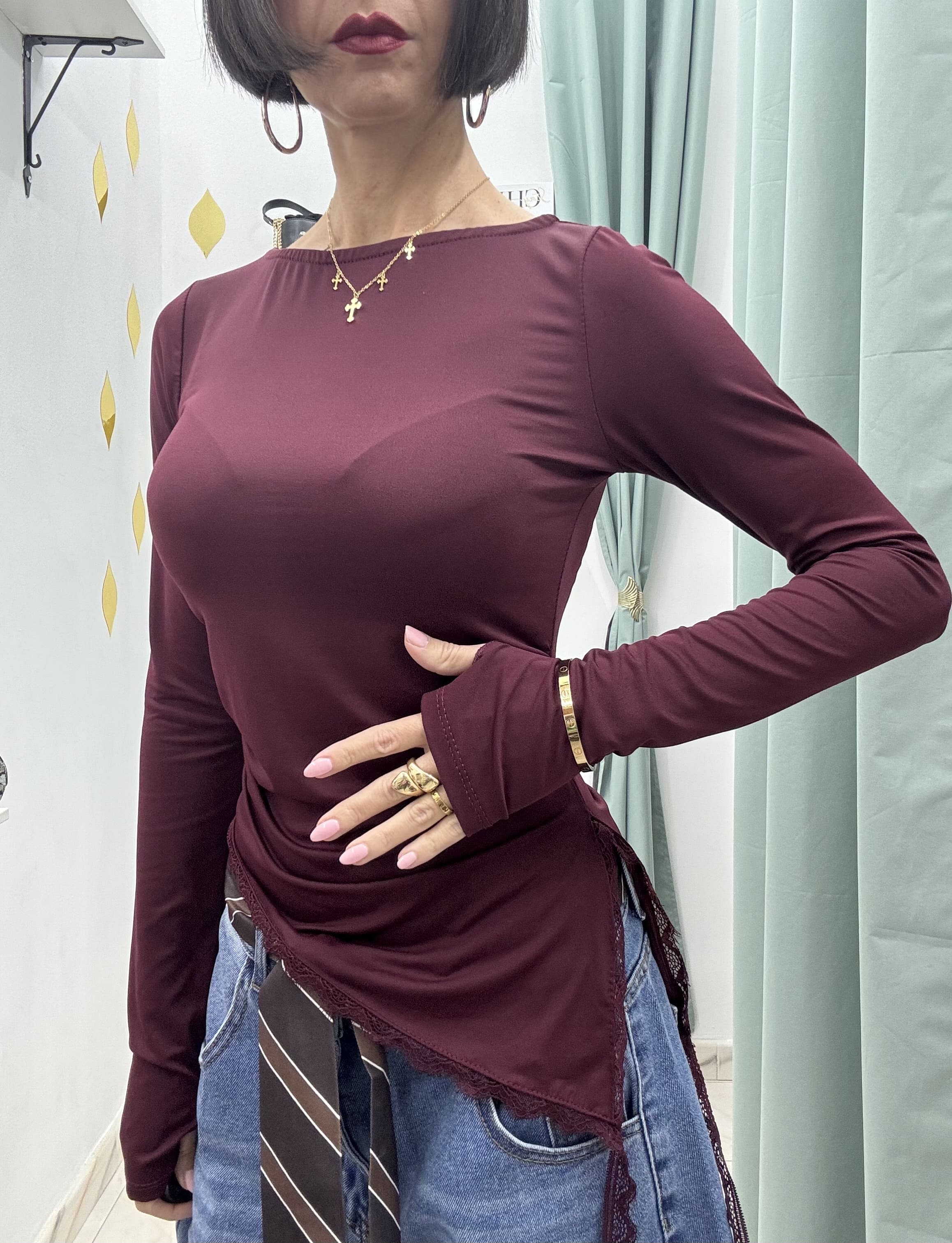 Maglia elasticizzata asimmetrica con pizzo e foro al pollice – Taglia unica– Nera, Bordeaux o Marrone