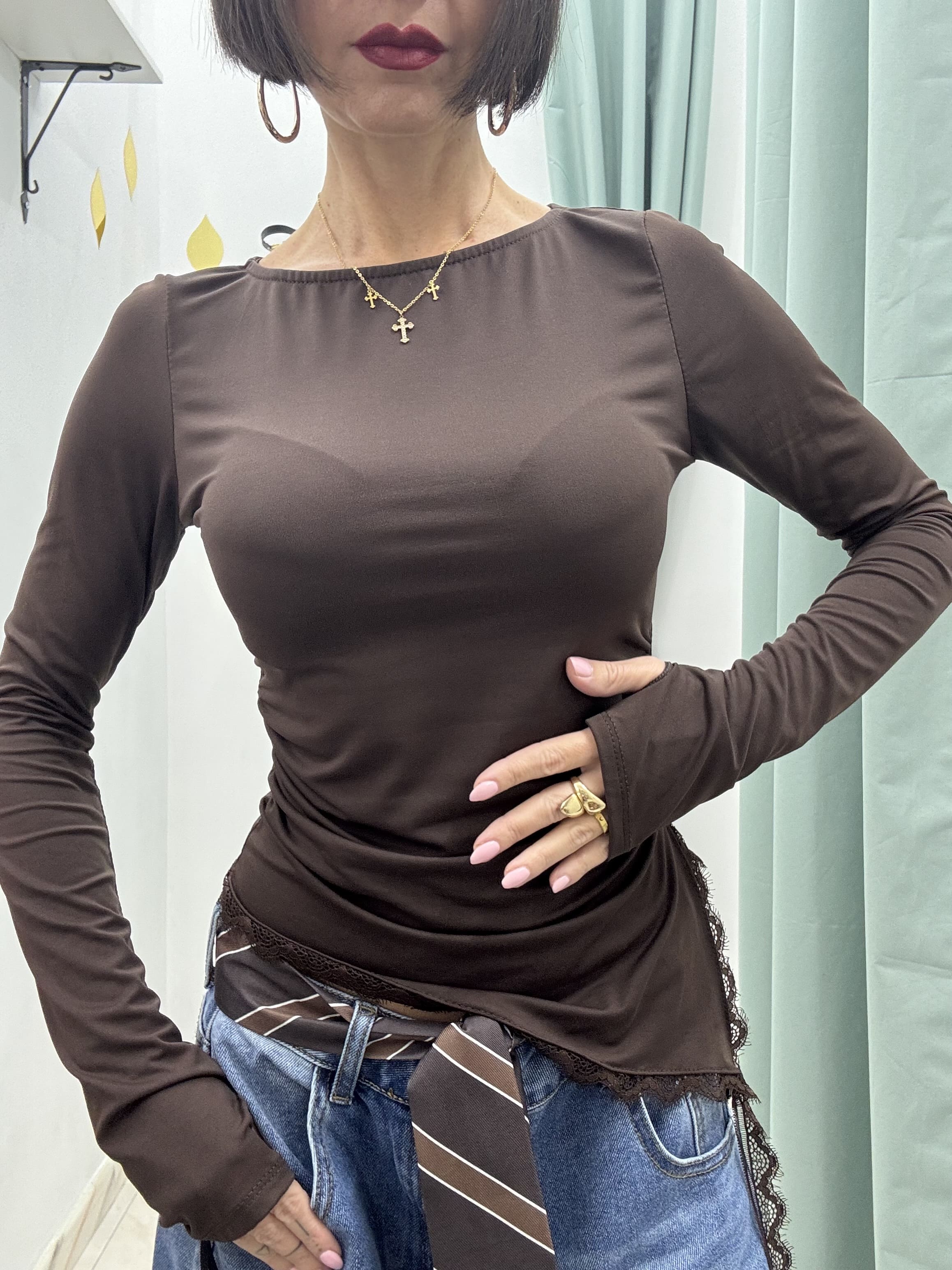 Maglia elasticizzata asimmetrica con pizzo e foro al pollice – Taglia unica– Nera, Bordeaux o Marrone