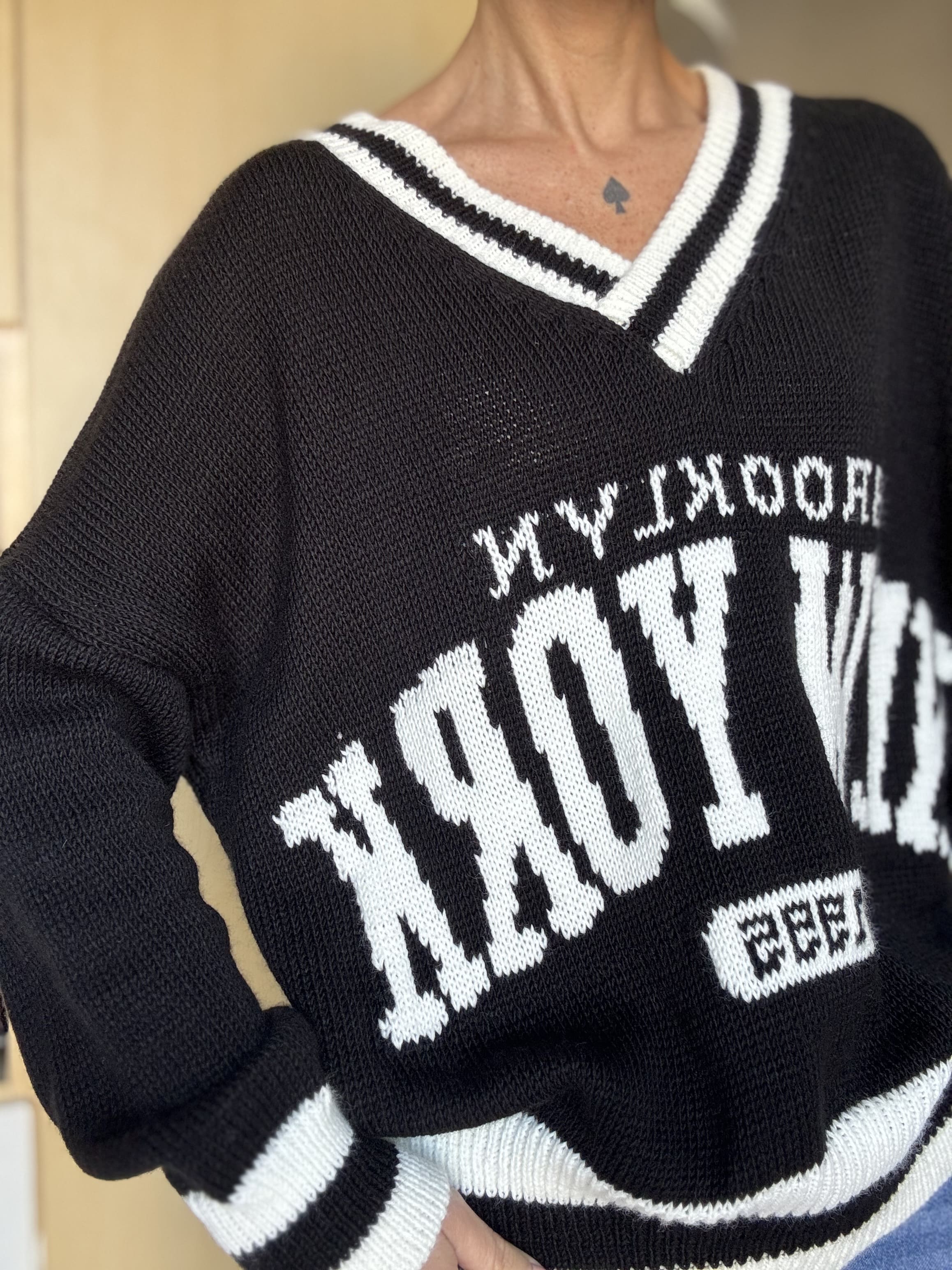 Maglione donna con scollo a V e scritta New York – Taglia unica