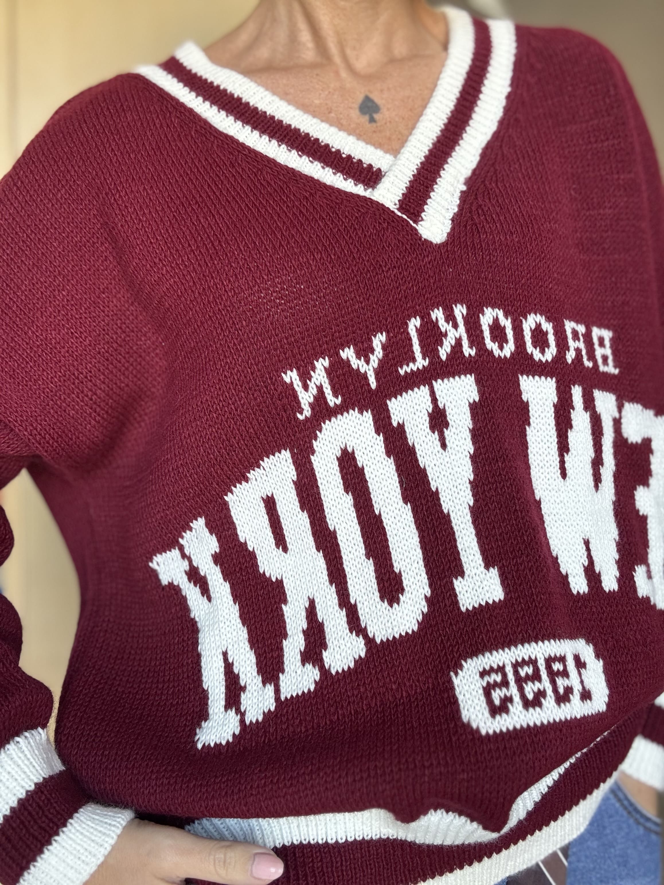 Maglione donna con scollo a V e scritta New York – Taglia unica