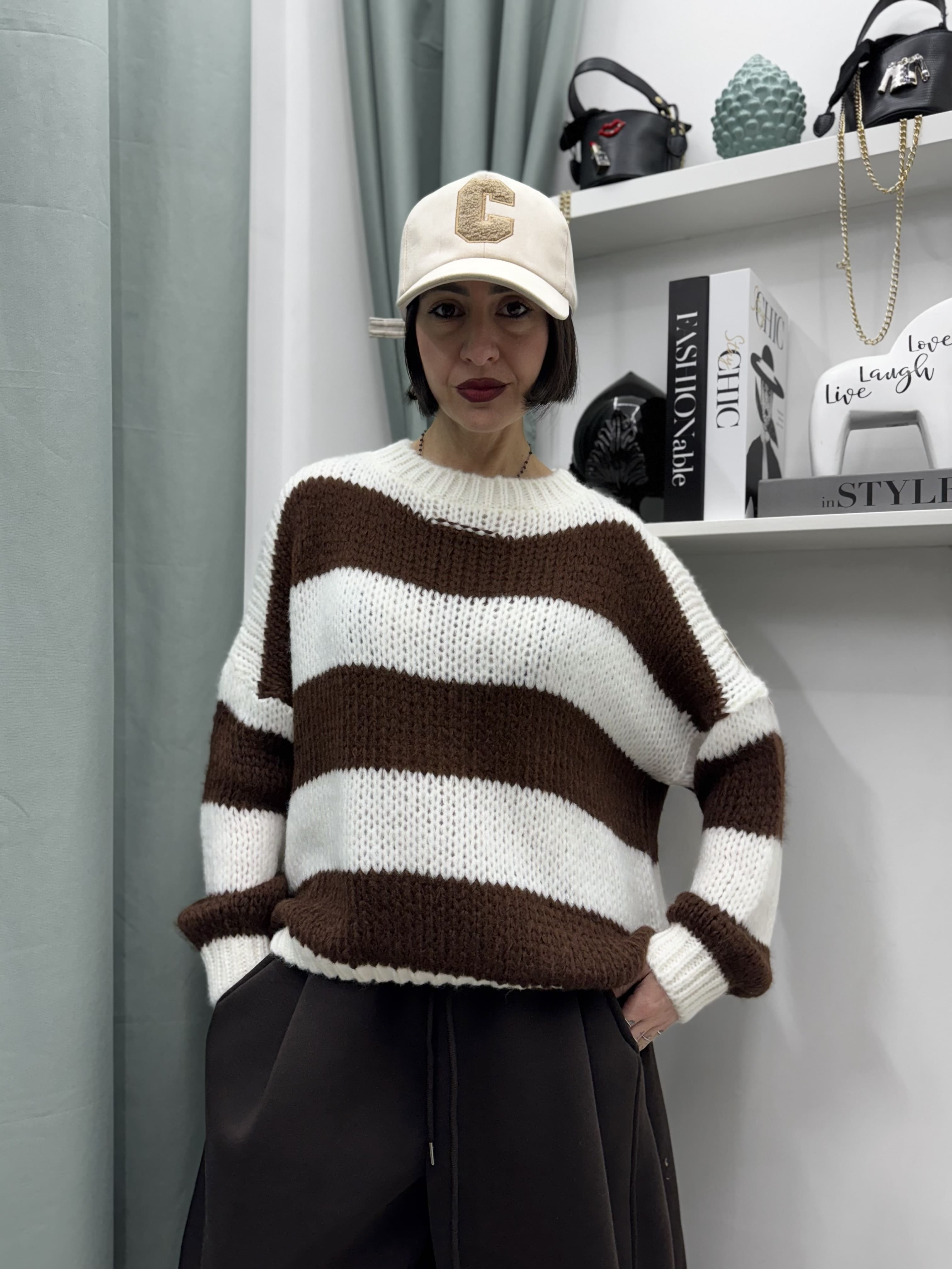 Maglione oversize a righe – morbidezza assoluta, stile senza sforzo.