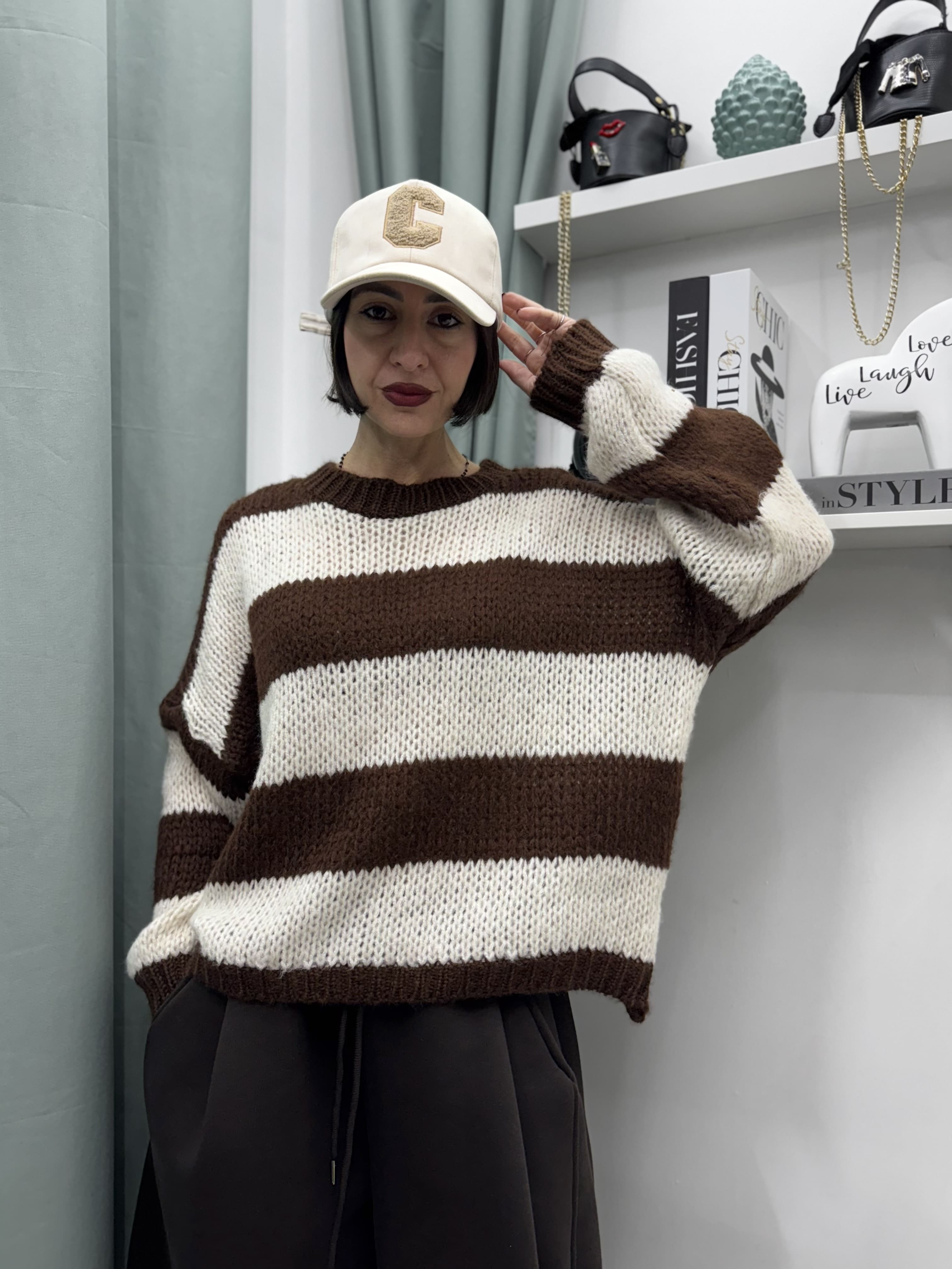 Maglione oversize a righe – morbidezza assoluta, stile senza sforzo.