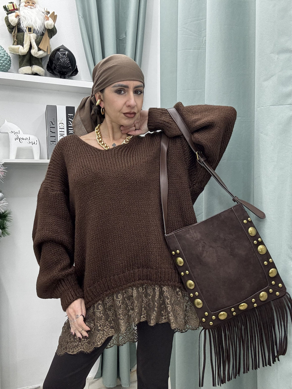 Borsa a spalla con frange e  tracolla regolabile in similpelle e Alcantara