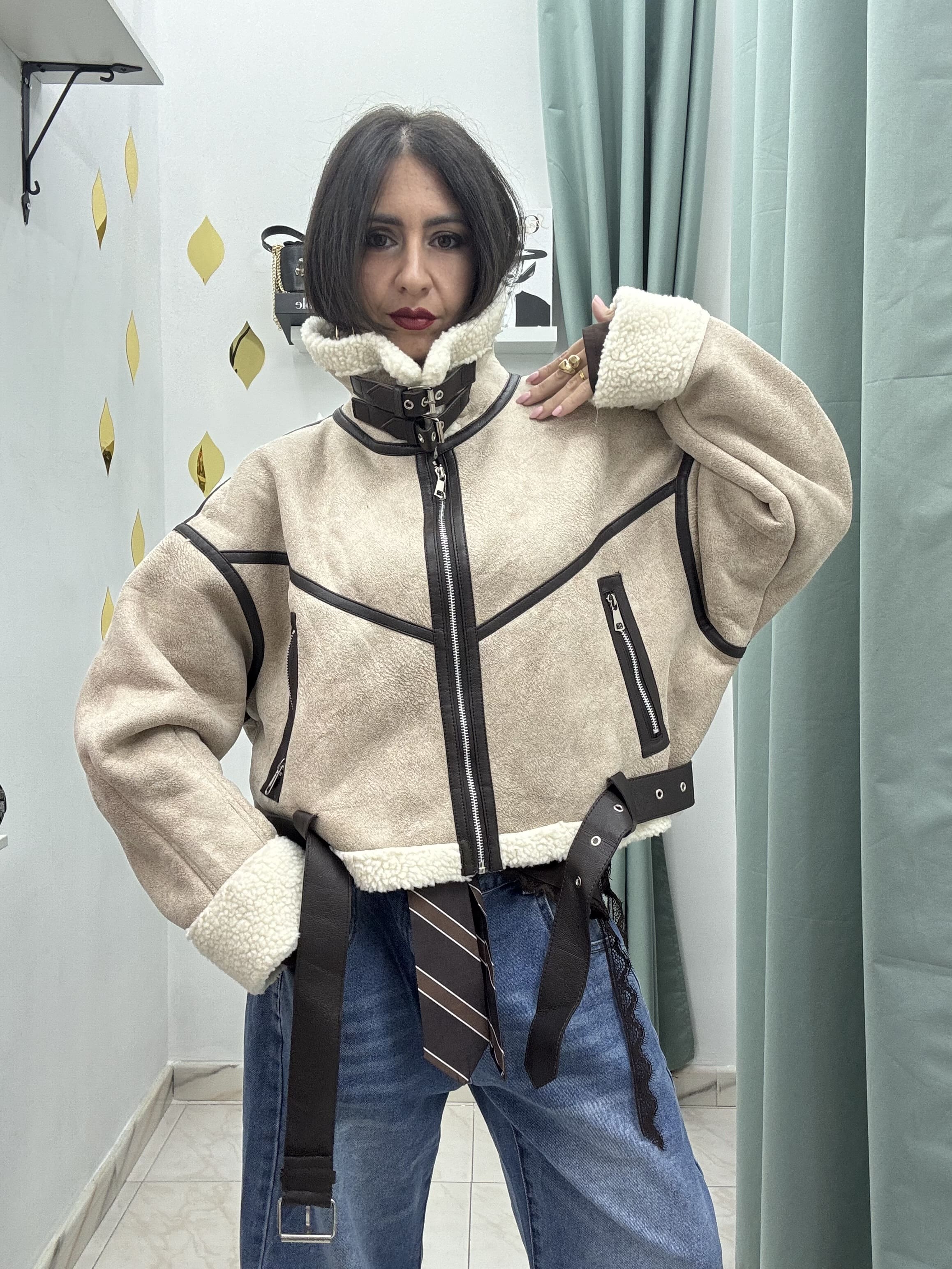 Giubbino in montone ecologico con pelliccia interna – Dettagli in similpelle e cintura – Taglia unica fino a XL