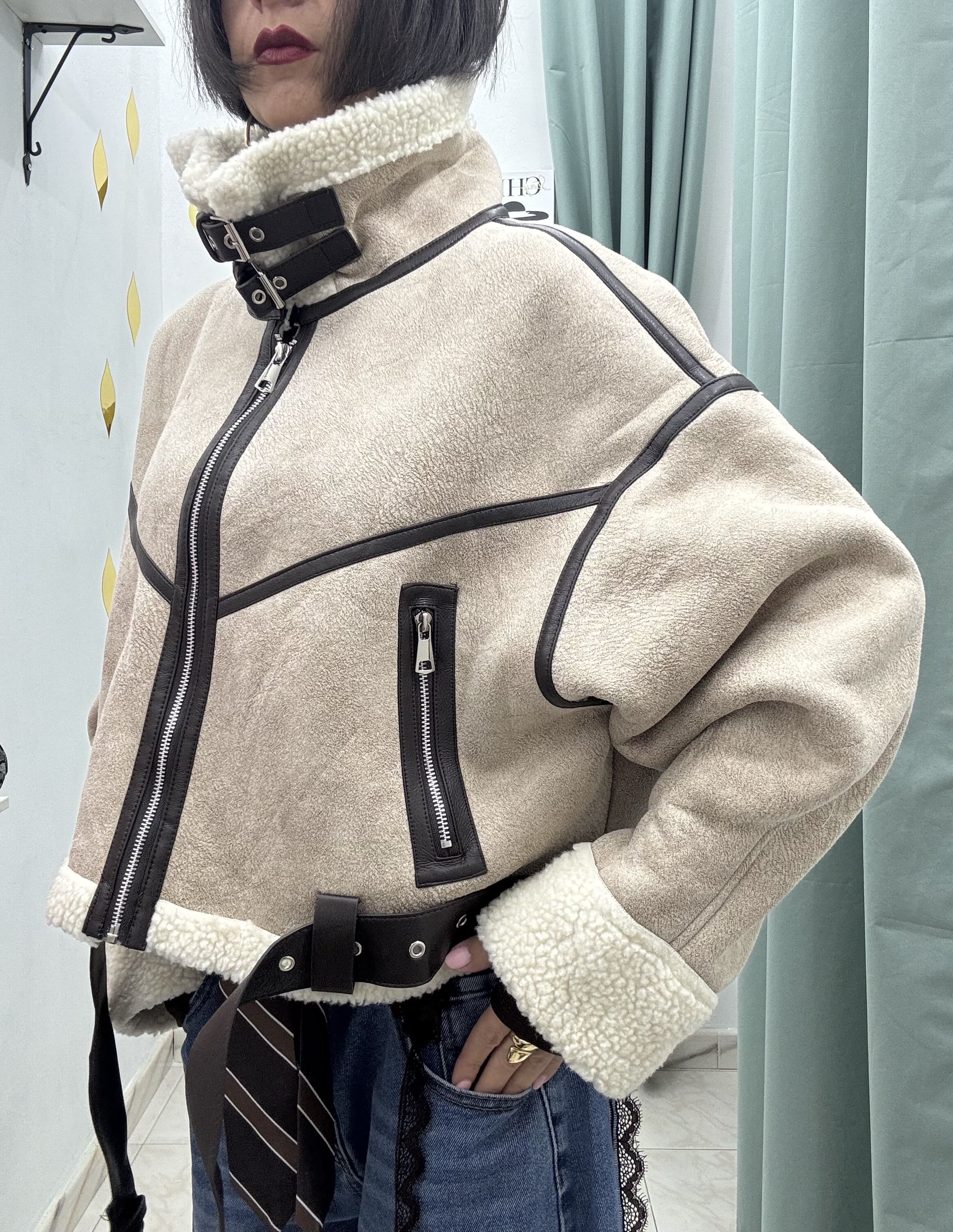 Giubbino in montone ecologico con pelliccia interna – Dettagli in similpelle e cintura – Taglia unica fino a XL