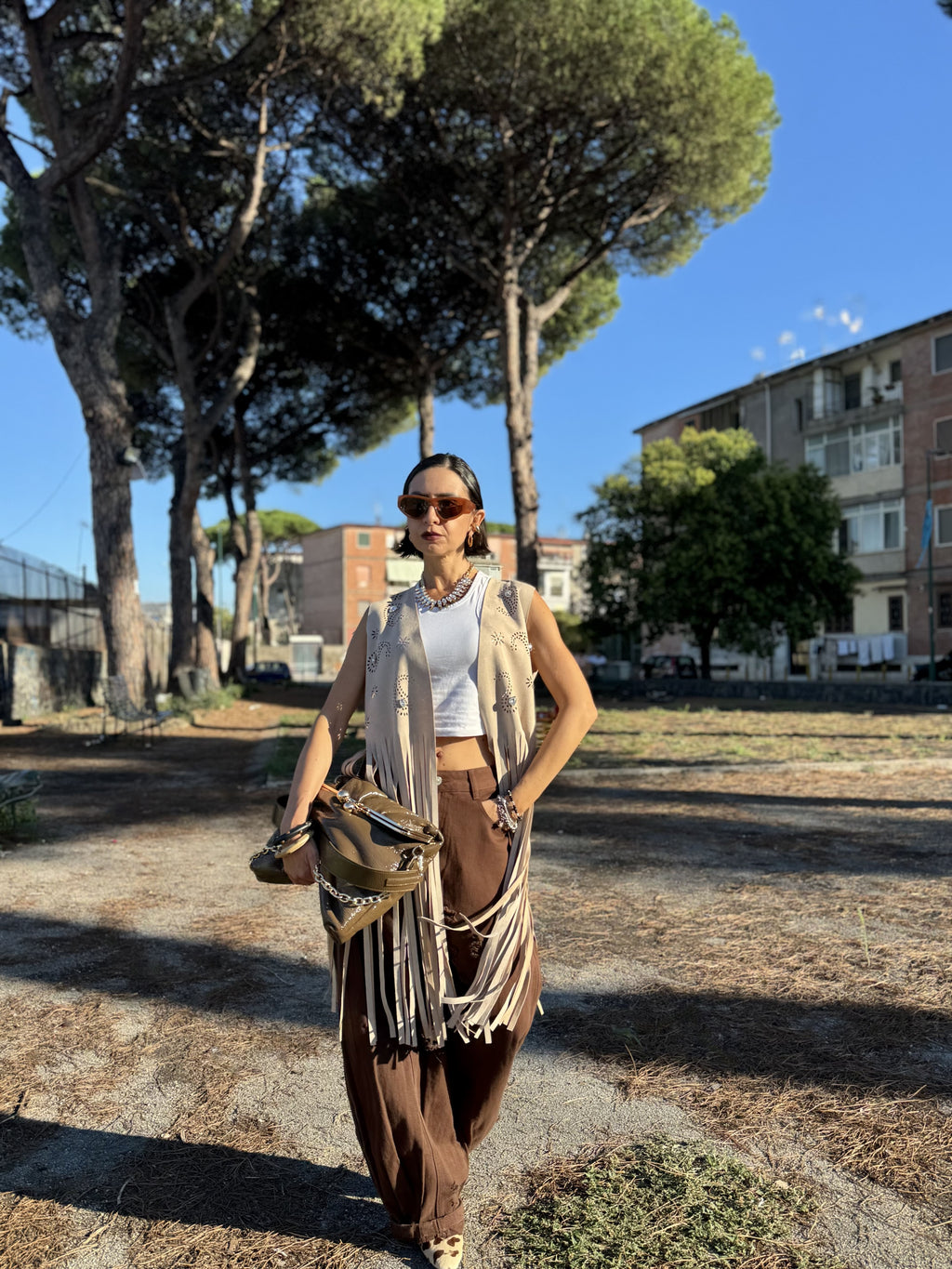 Gilet in Alcantara Beige con Frange e Strass – Stile Boho Elegante, Fino alla Taglia 48