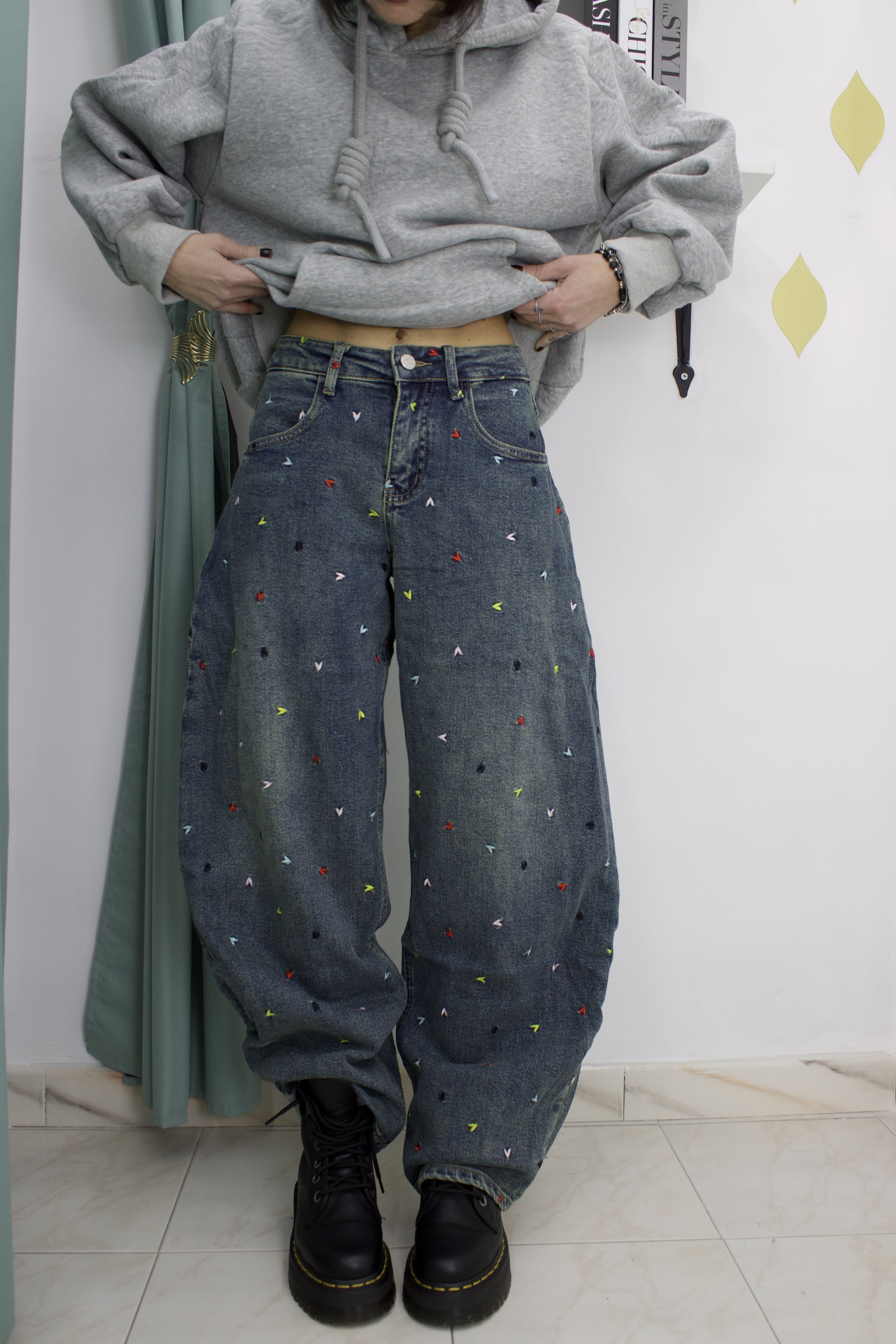 Pantalone ballon blu scuro sabbiato con cuori ricamati colorati – XS–L elasticizzato