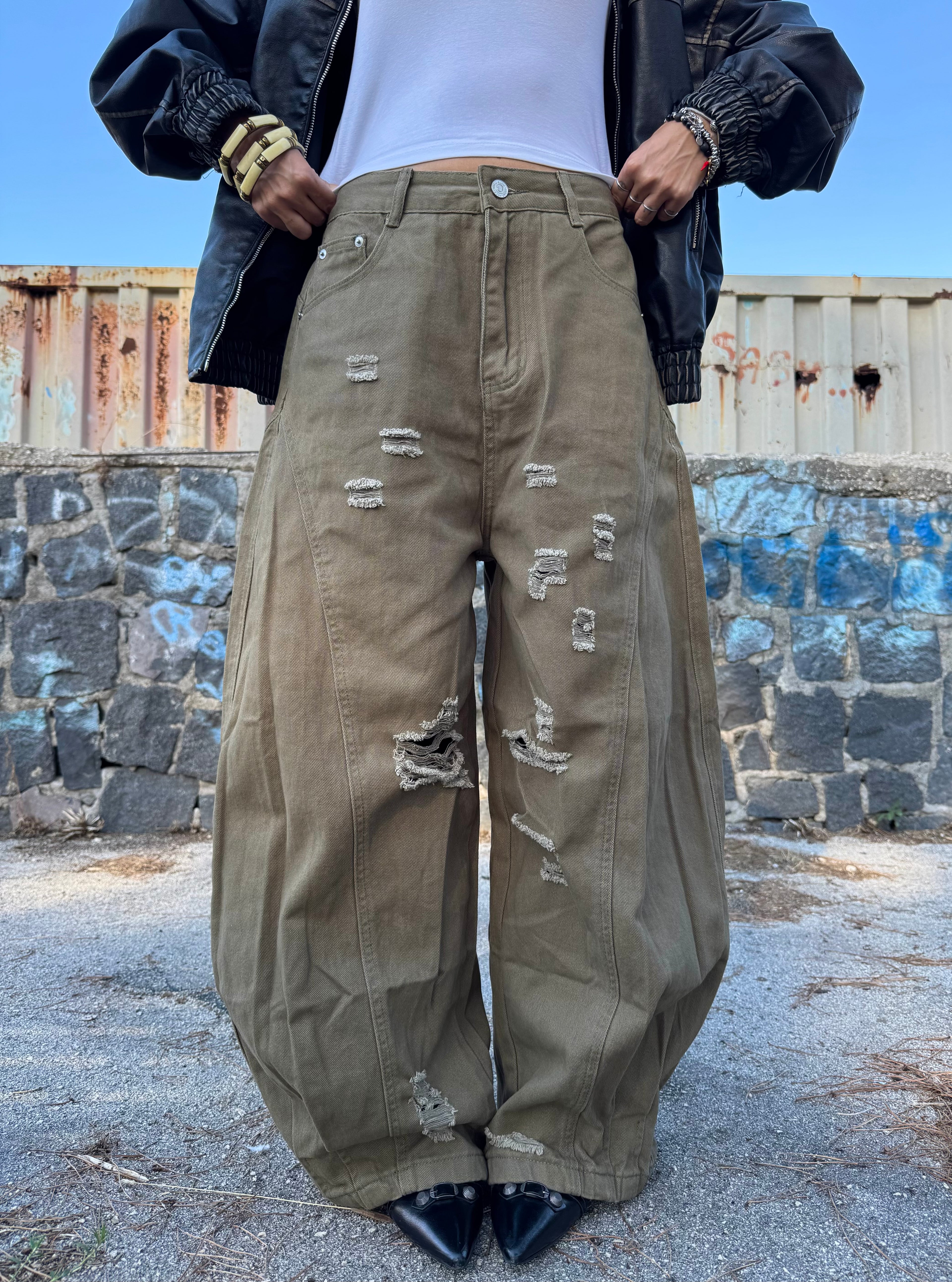 Pantalone Balloon in Denim Verde – 100% Cotone con Dettagli Sfrangiati