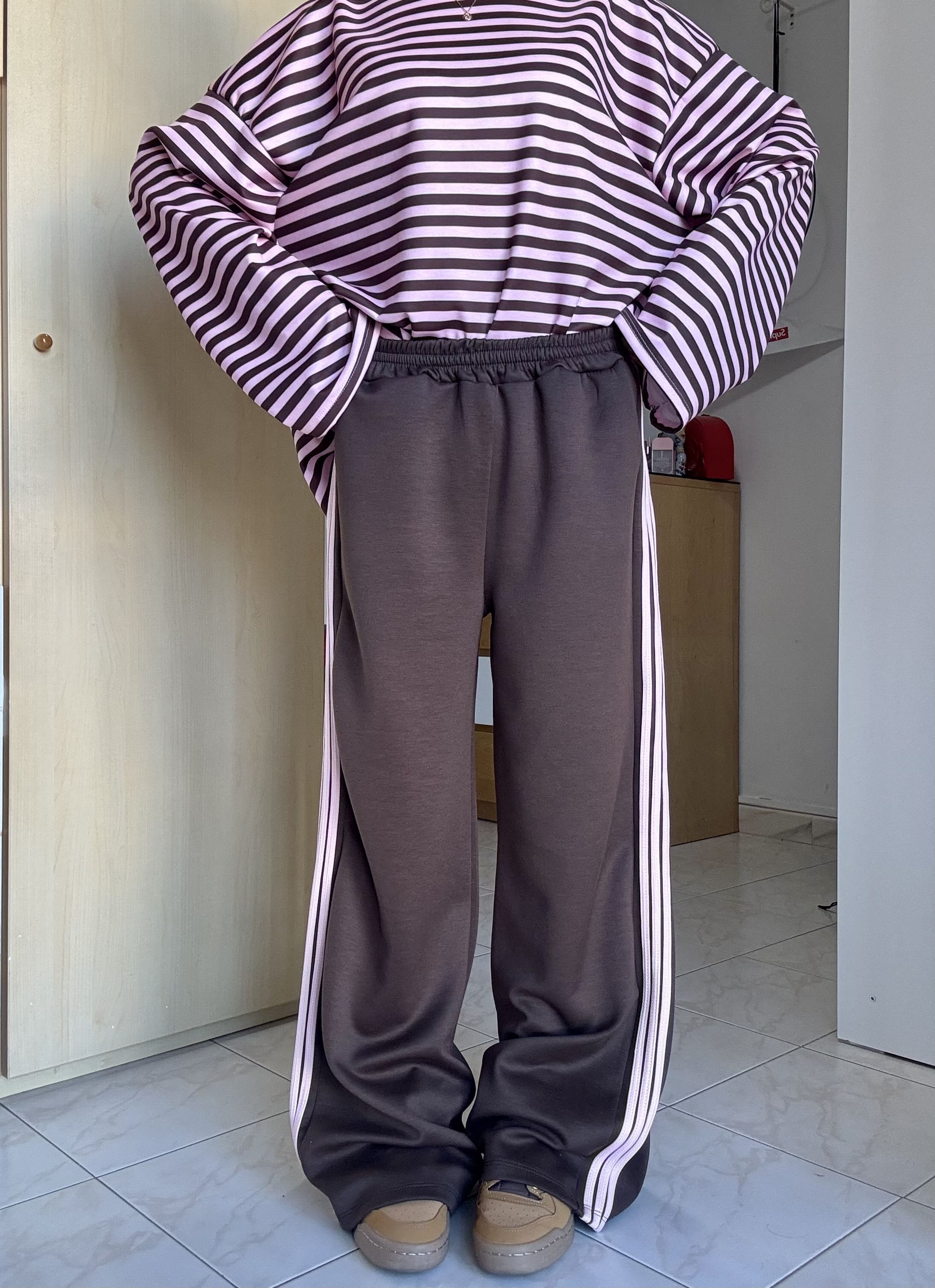 Pantalone tuta donna con bande laterali e vita elastica – Taglia unica