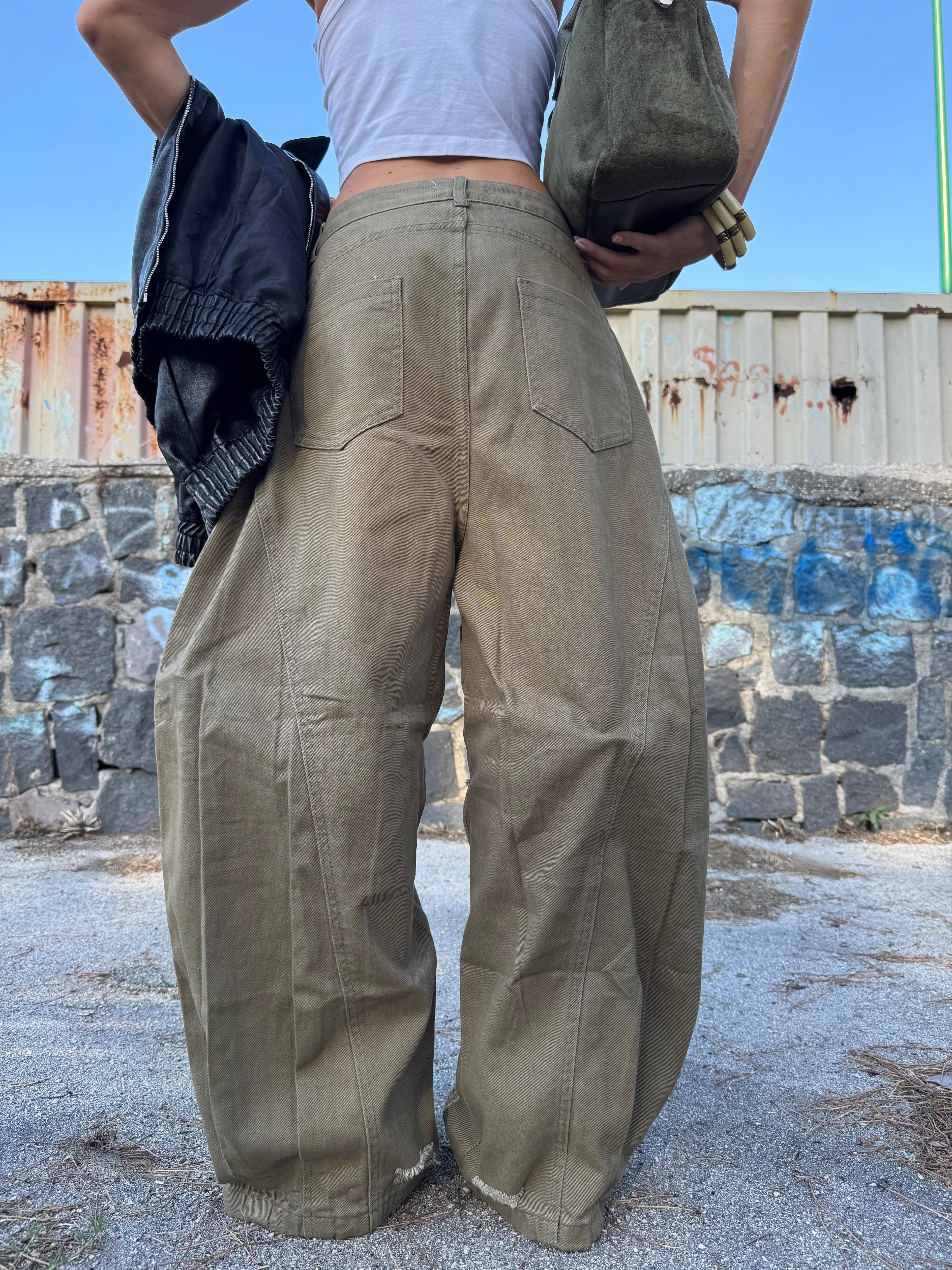 Pantalone Balloon in Denim Verde – 100% Cotone con Dettagli Sfrangiati