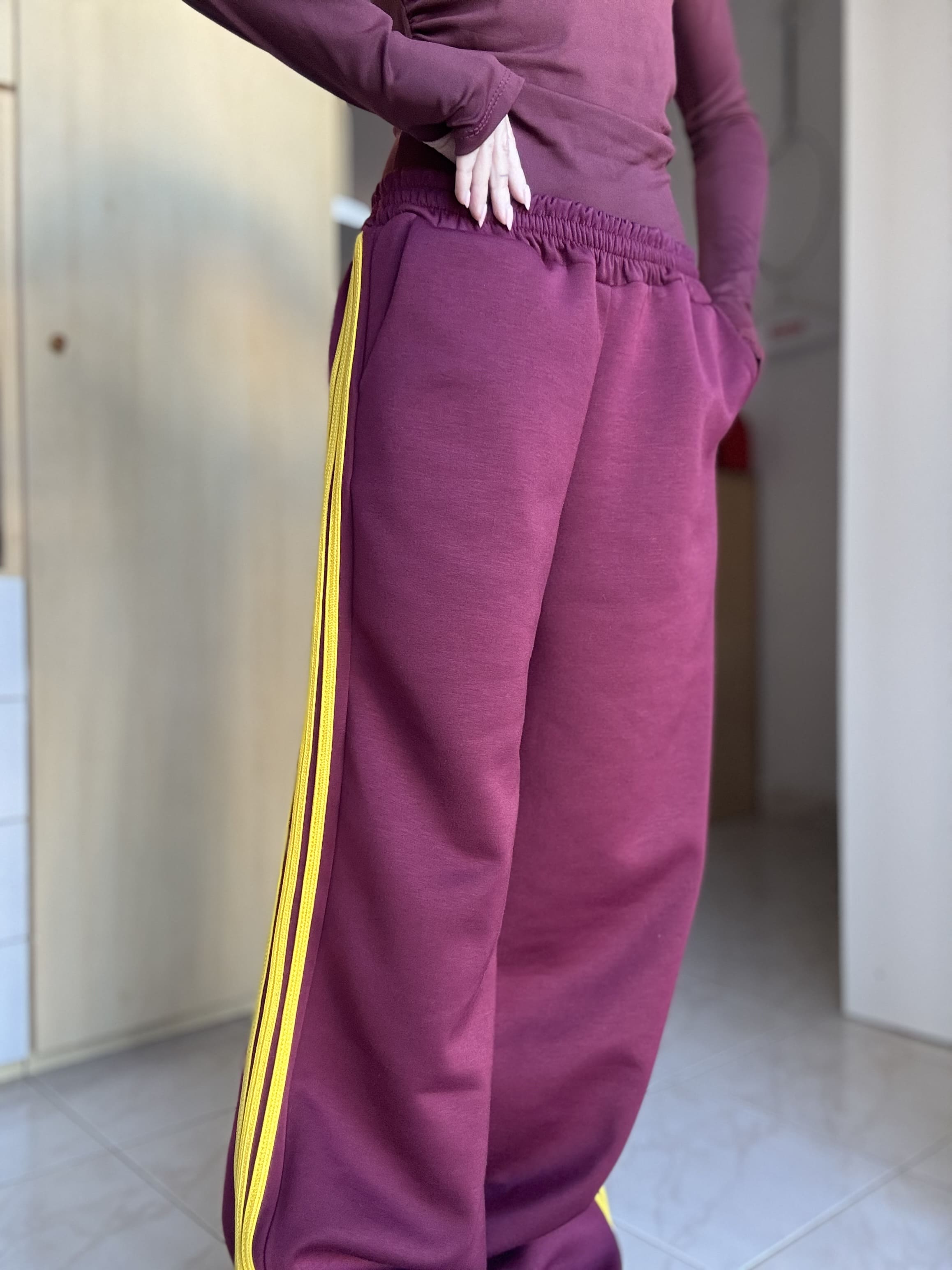 Pantalone tuta donna con bande laterali e vita elastica – Taglia unica