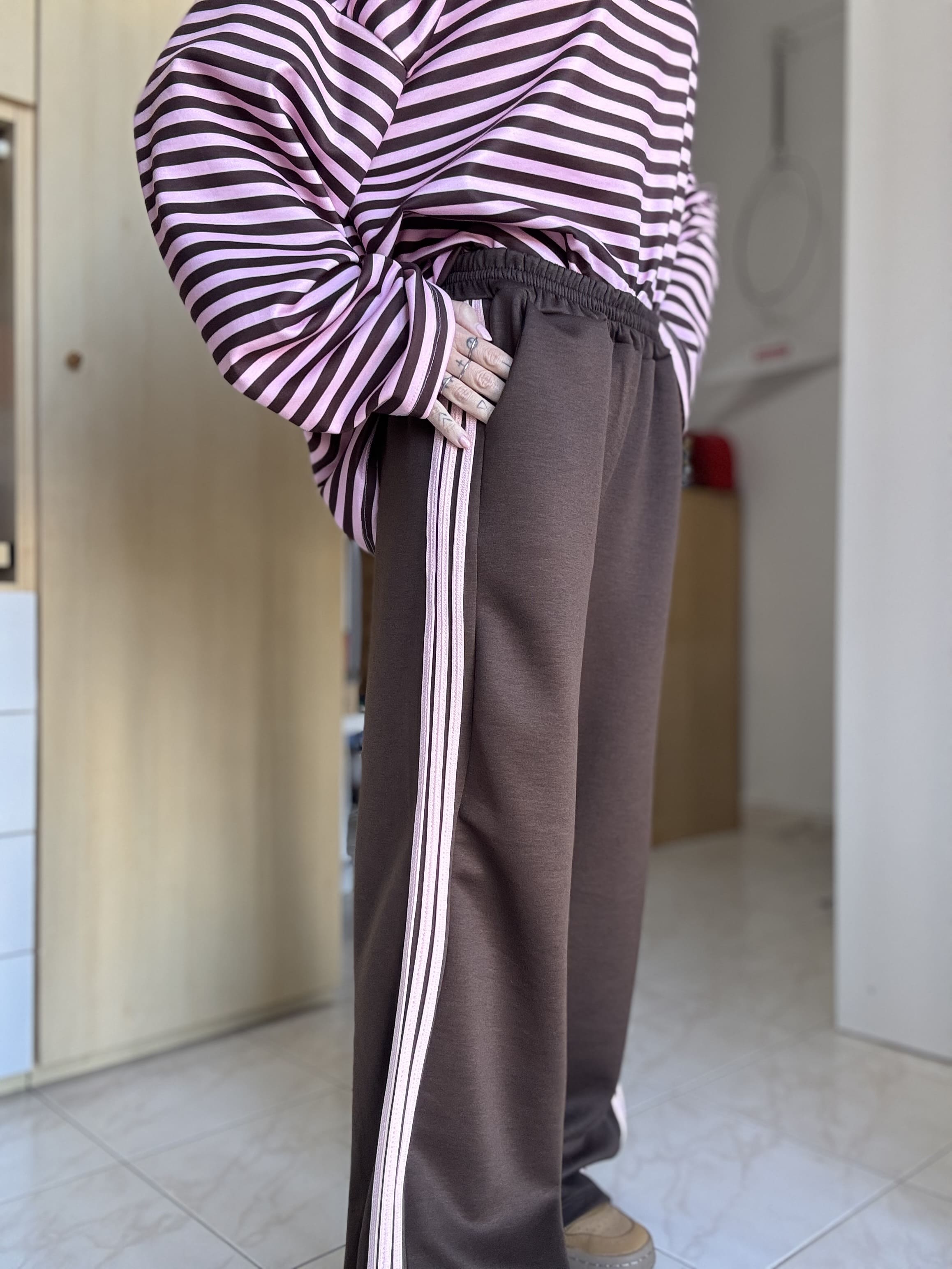 Pantalone tuta donna con bande laterali e vita elastica – Taglia unica