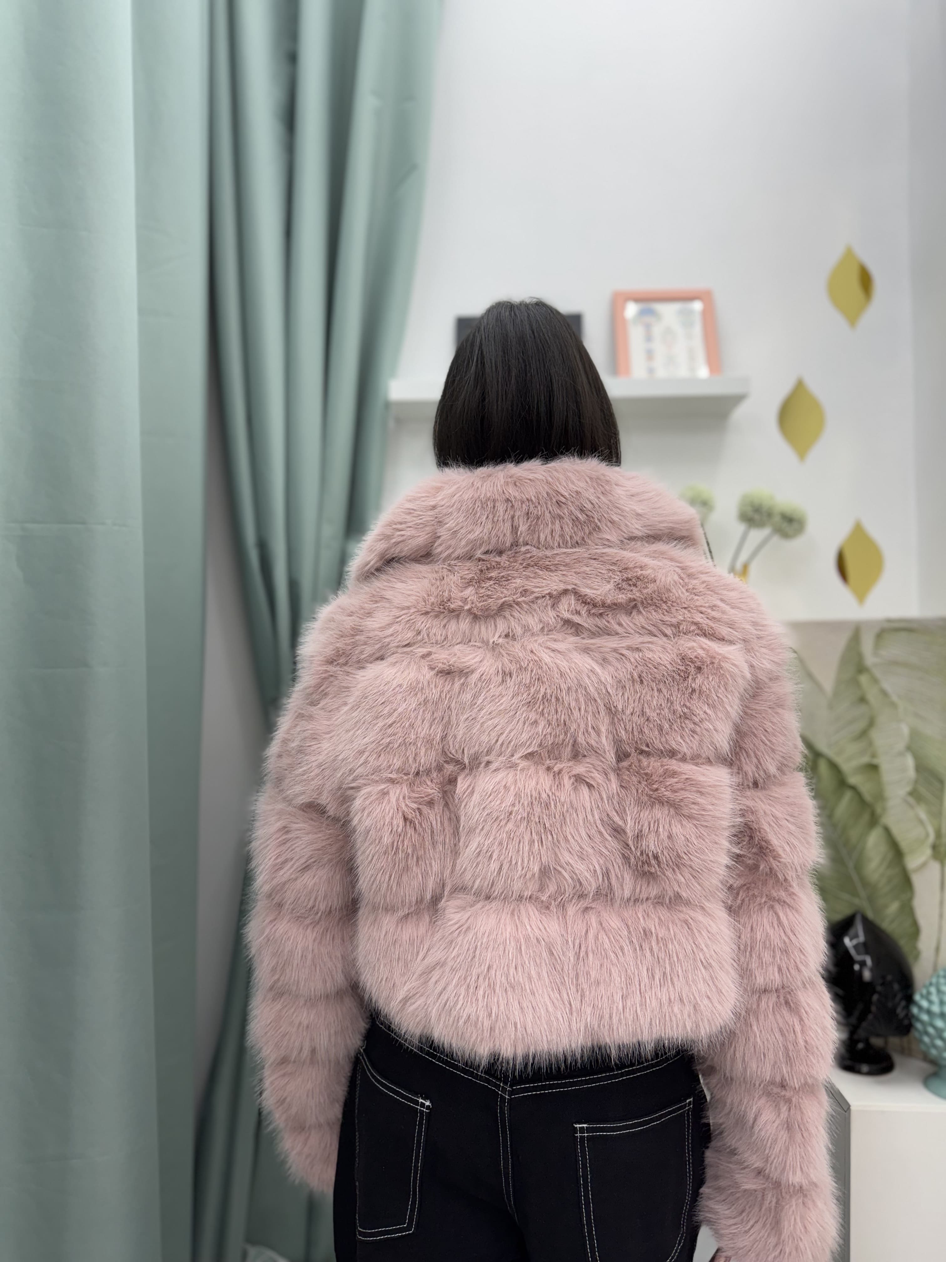Giubbino in eco fur cropped con colletto