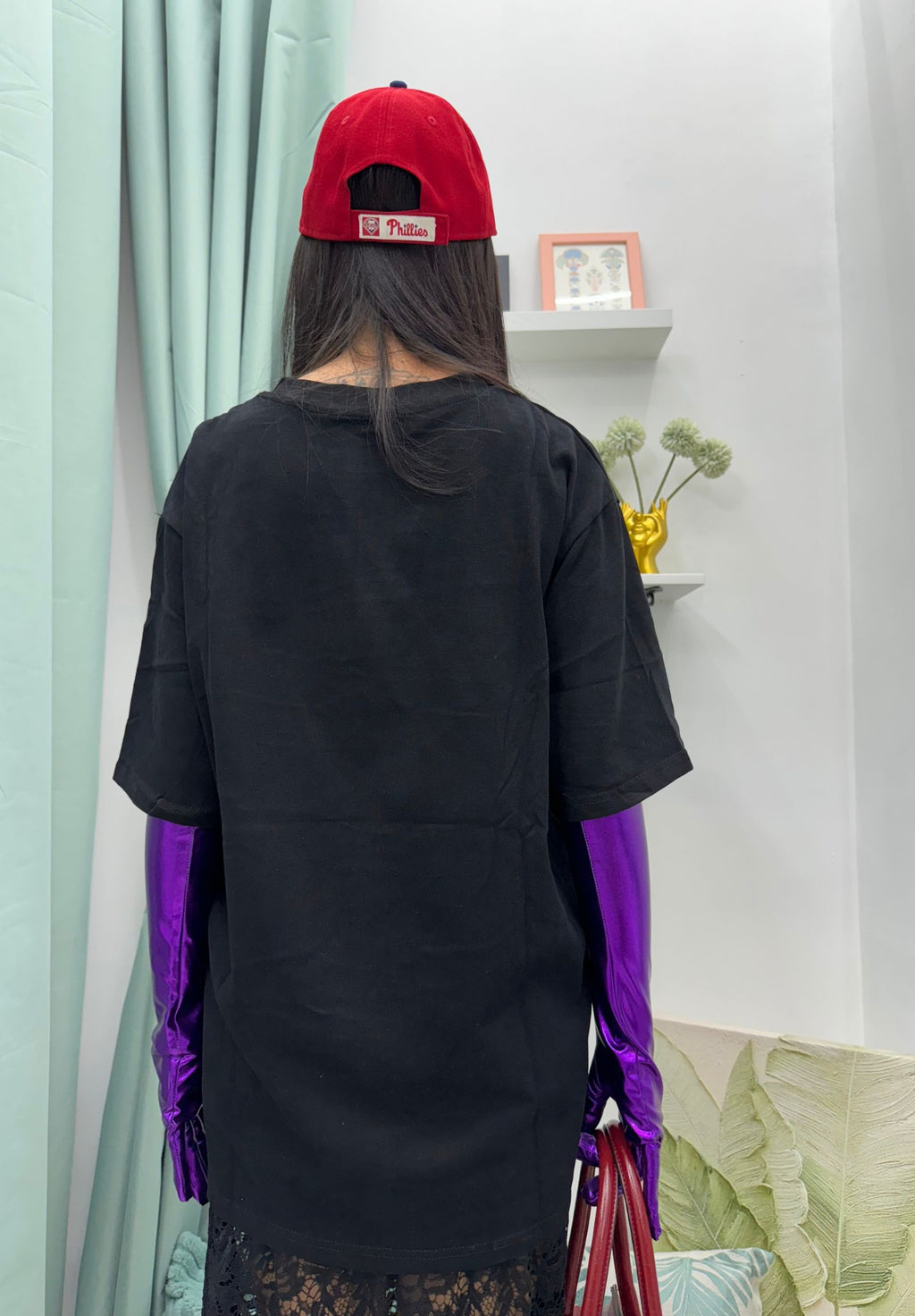 T-shirt con stampa e guanti lunghi