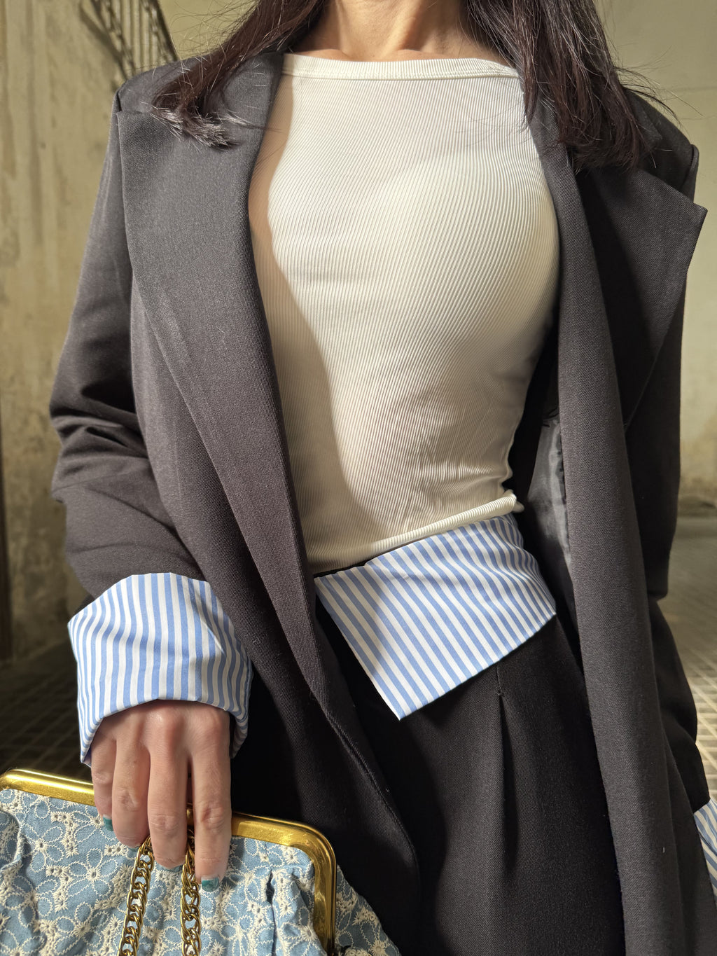 Tailleur con risvolti in tessuto camicia