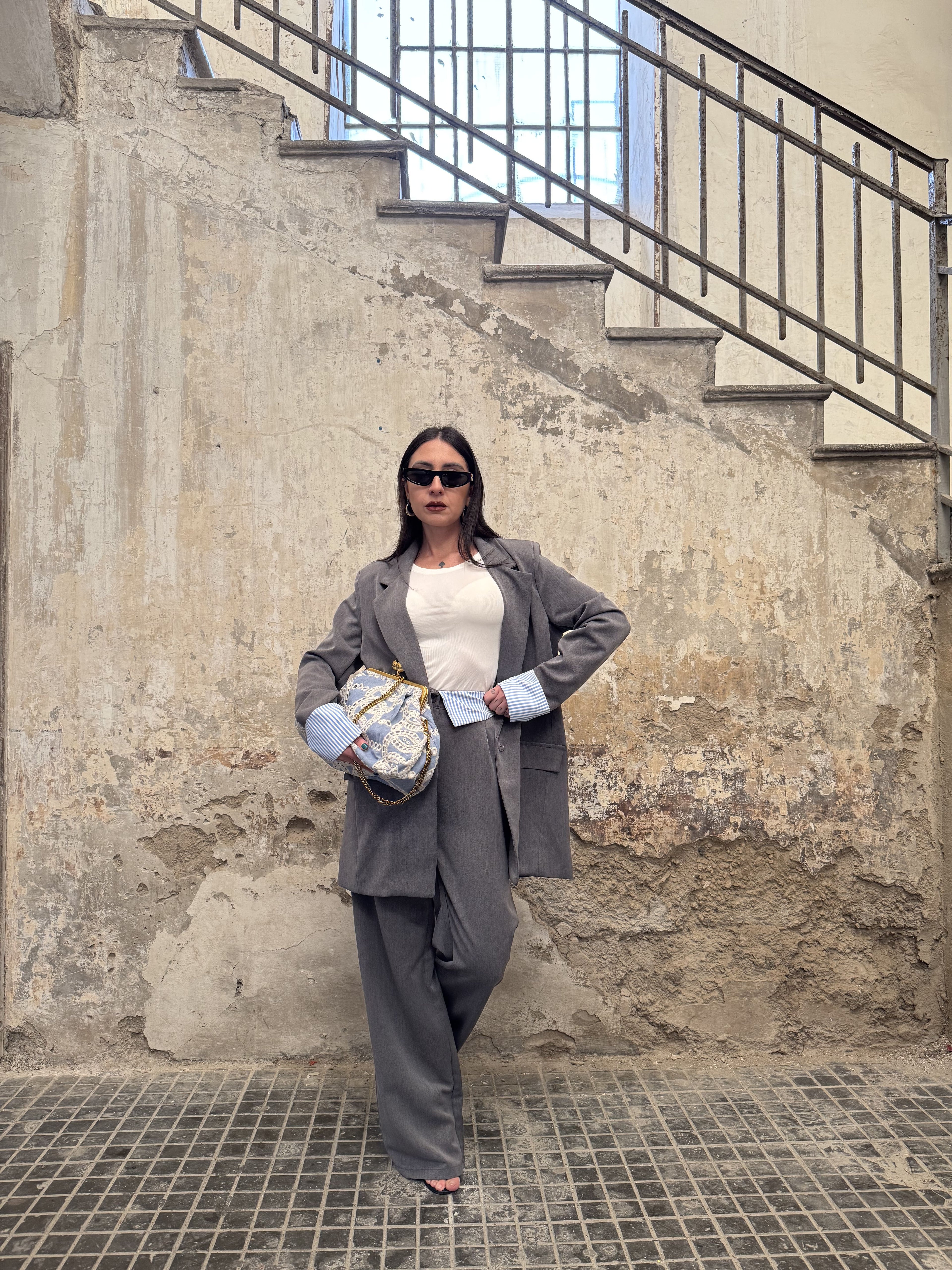 Tailleur con risvolti in tessuto camicia