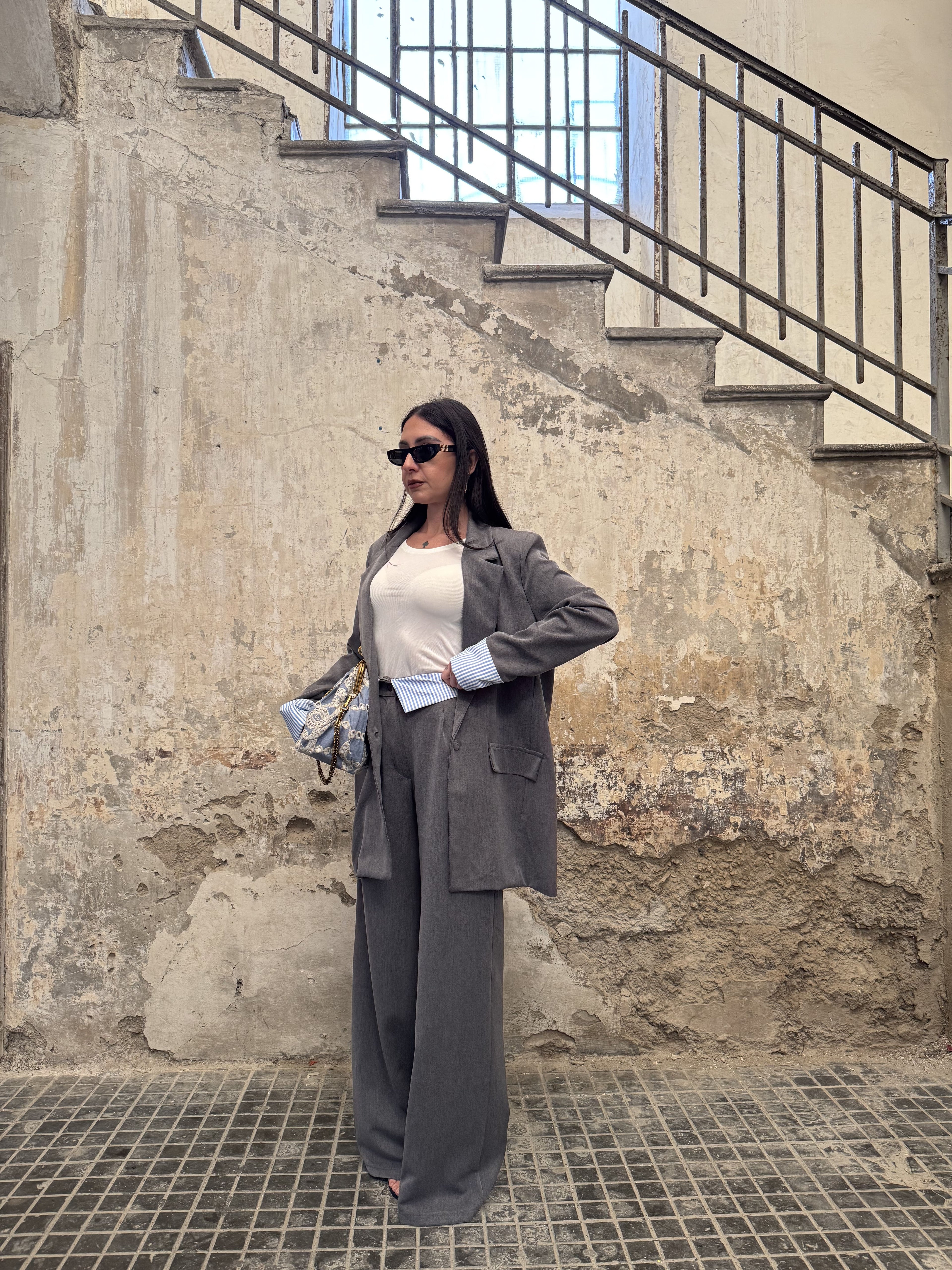 Tailleur con risvolti in tessuto camicia