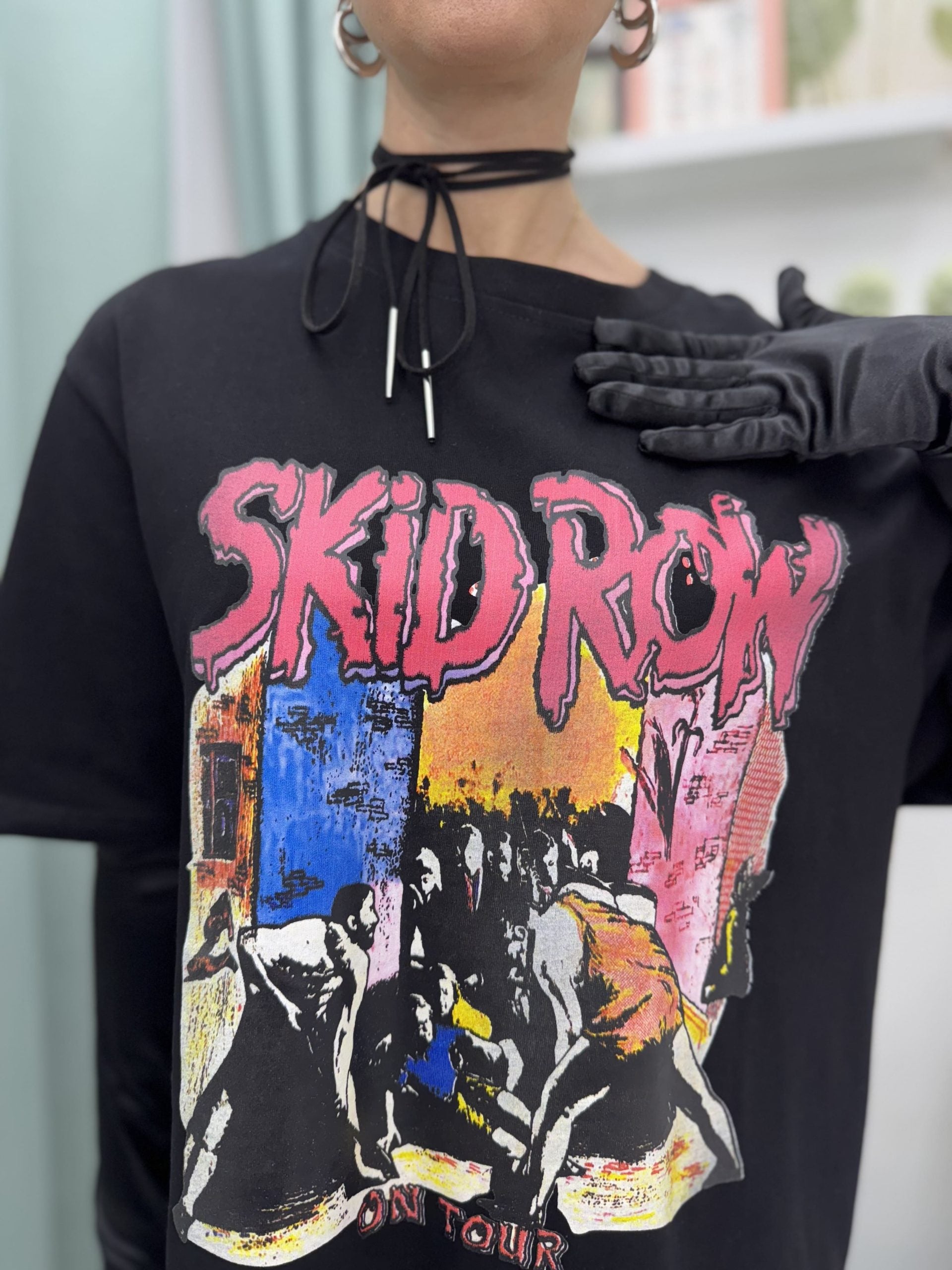 T-shirt con stampa e guanti lunghi