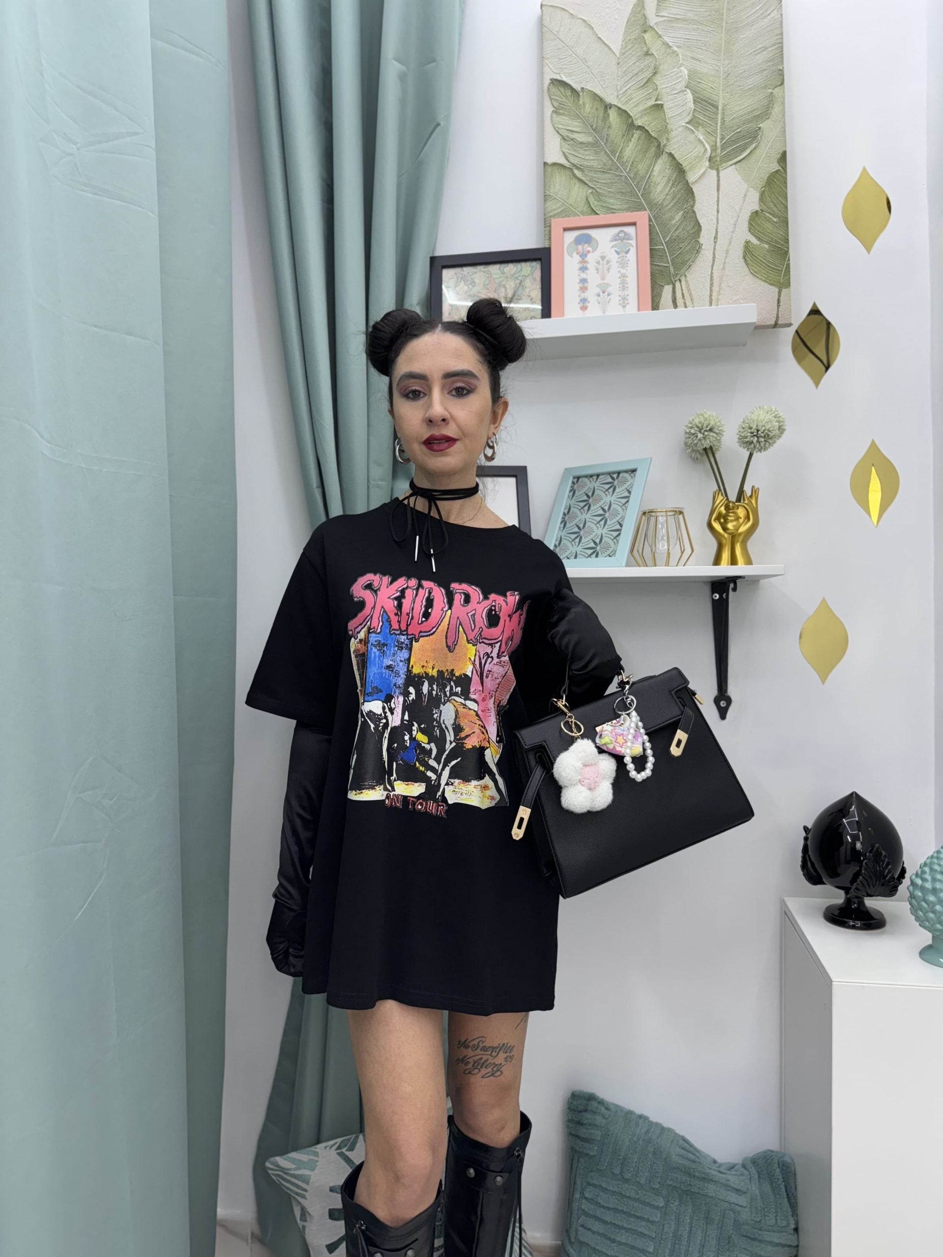 T-shirt con stampa e guanti lunghi