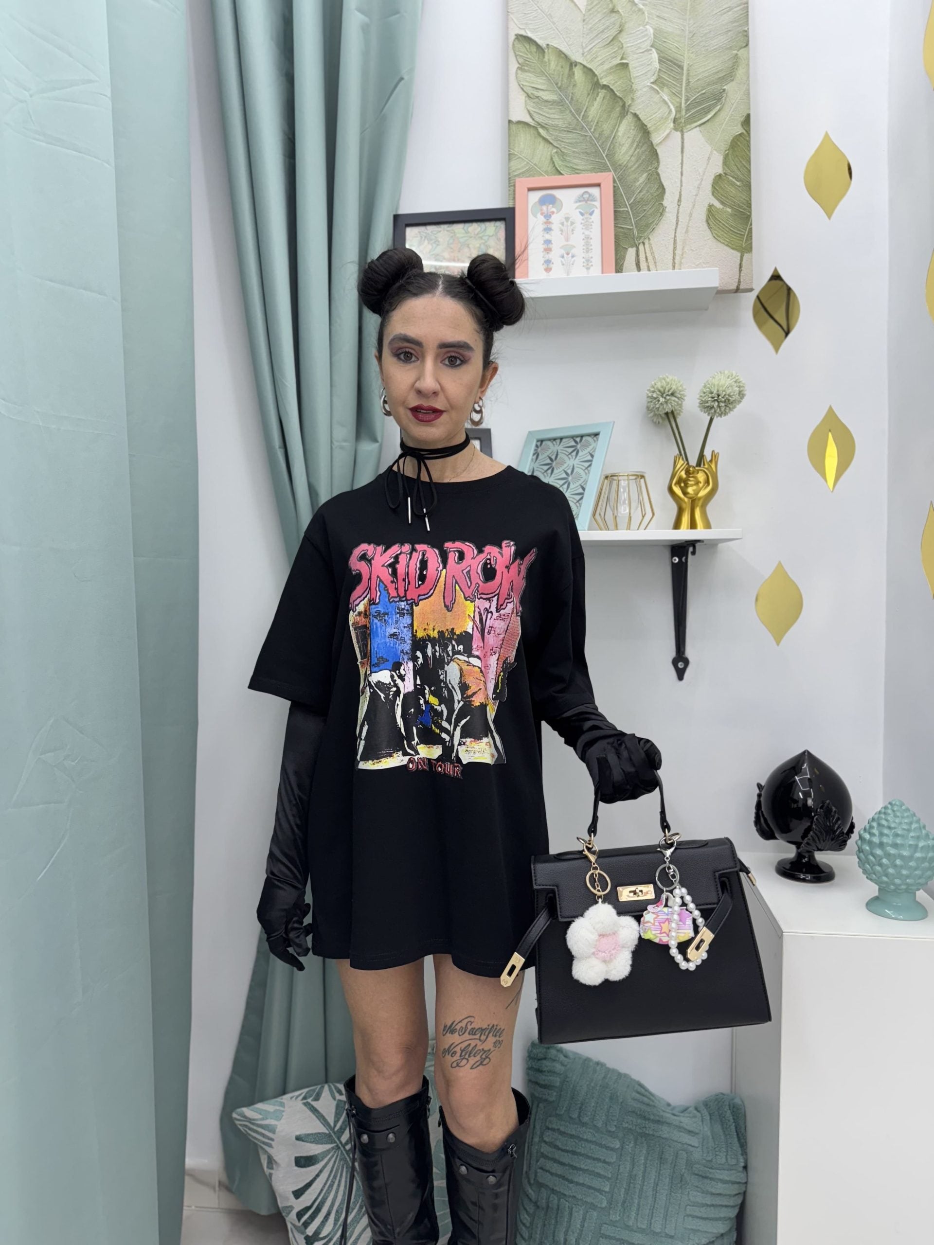 T-shirt con stampa e guanti lunghi