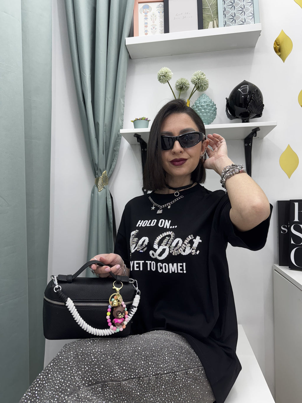 T-shirt "The best is yet to come" oversize con strass