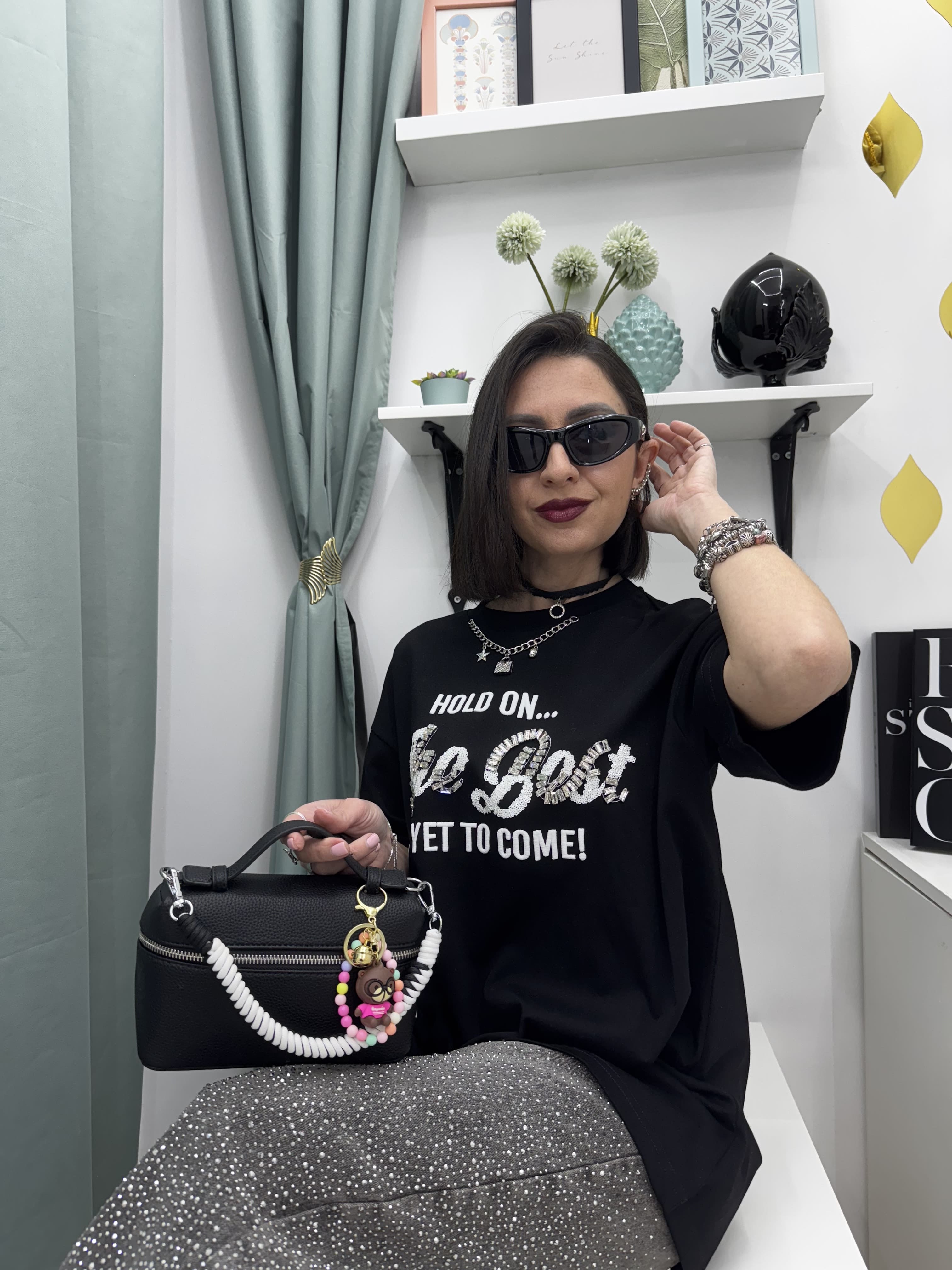T-shirt "The best is yet to come" oversize con strass