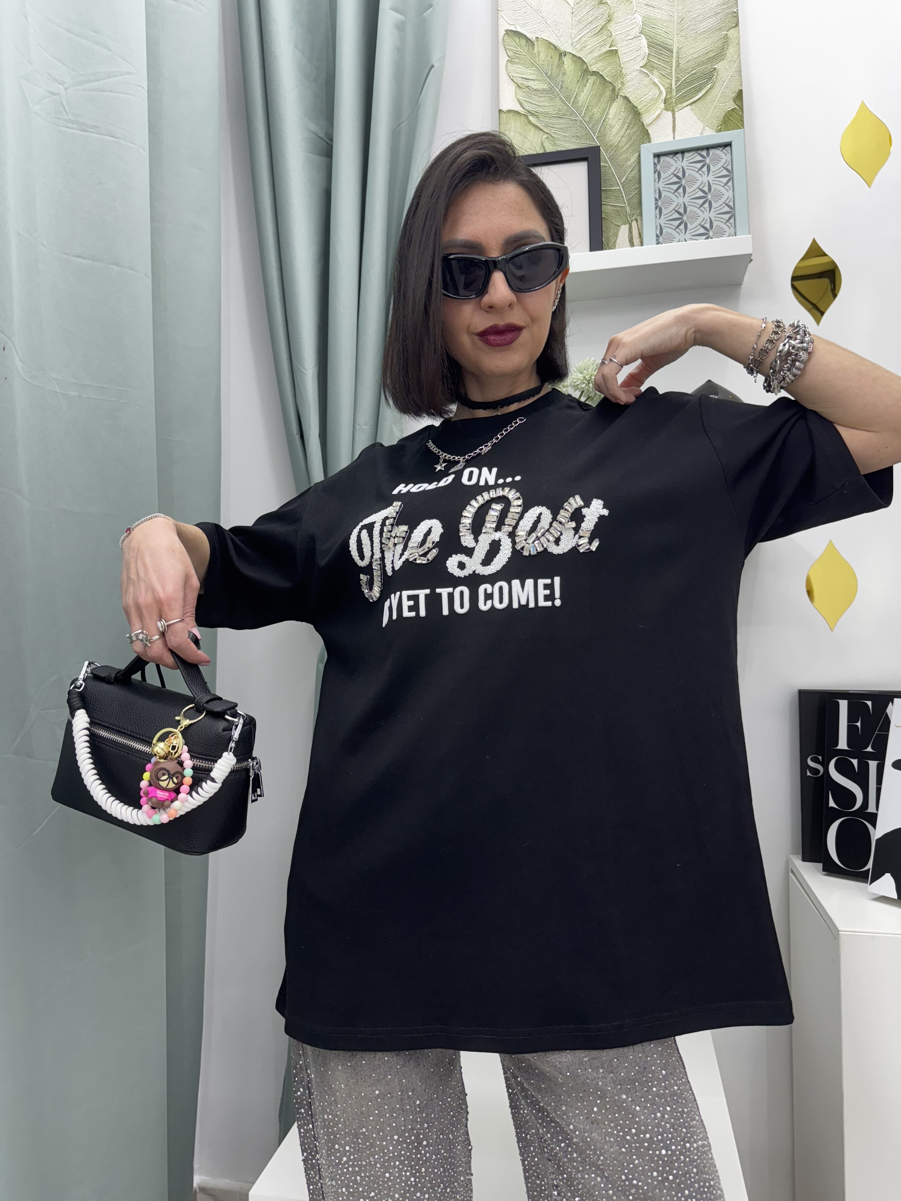 T-shirt "The best is yet to come" oversize con strass