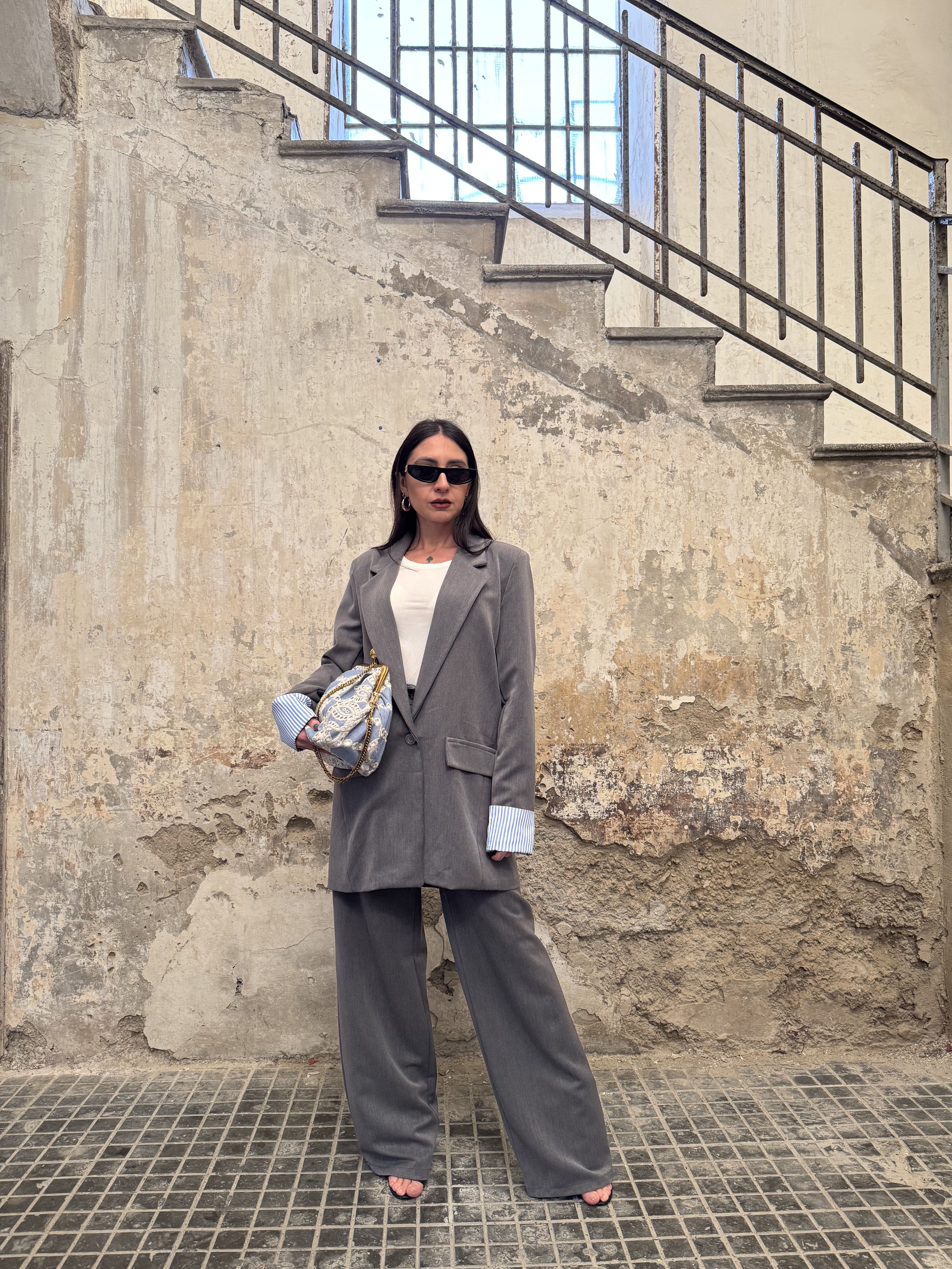 Tailleur con risvolti in tessuto camicia