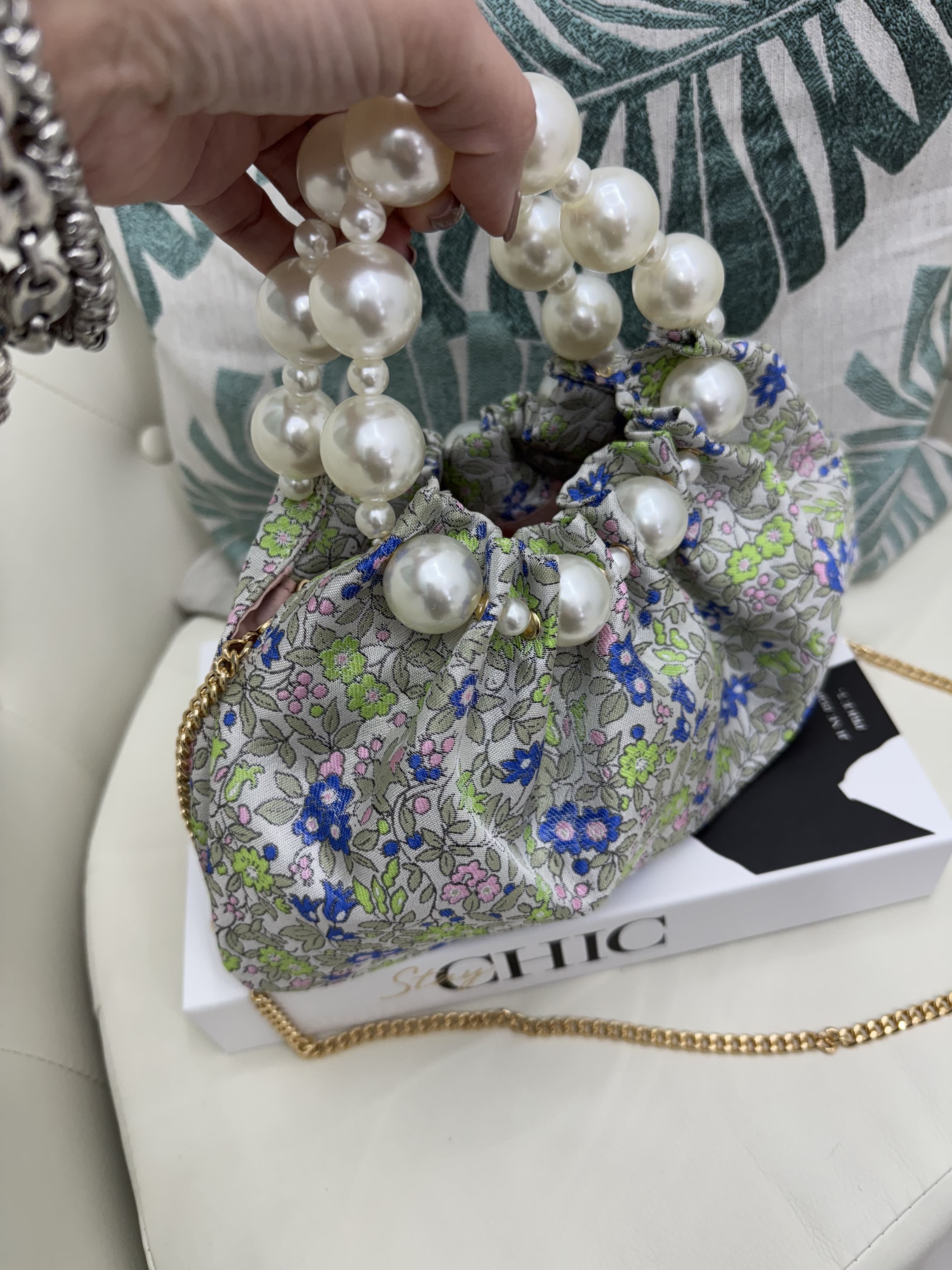 Borsa con manici in perle motivo floreale