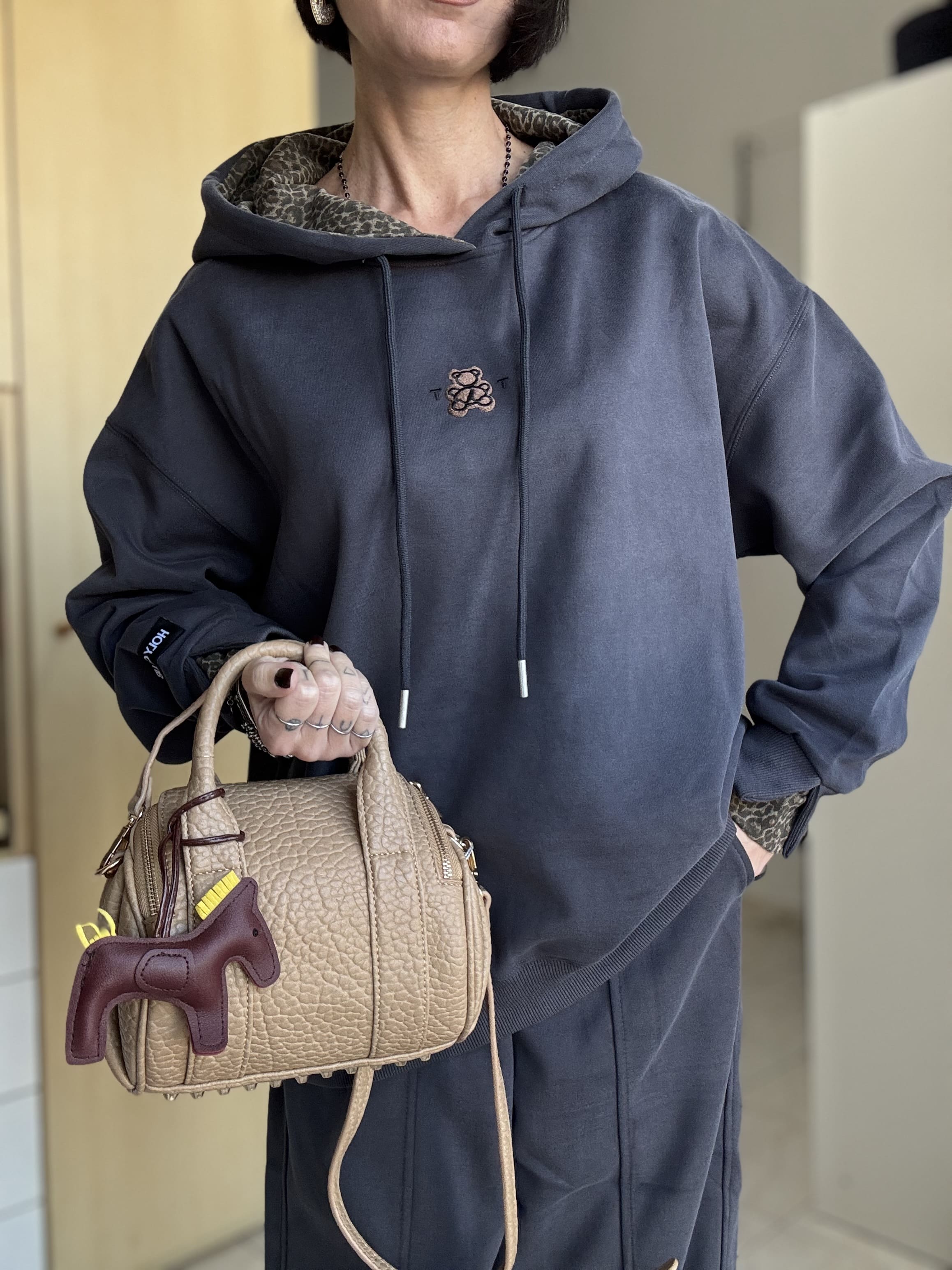 Coordinato Tuta da Donna Oversize in Cotone con Orsetto Ricamato e Dettagli Maculati MOON KISS