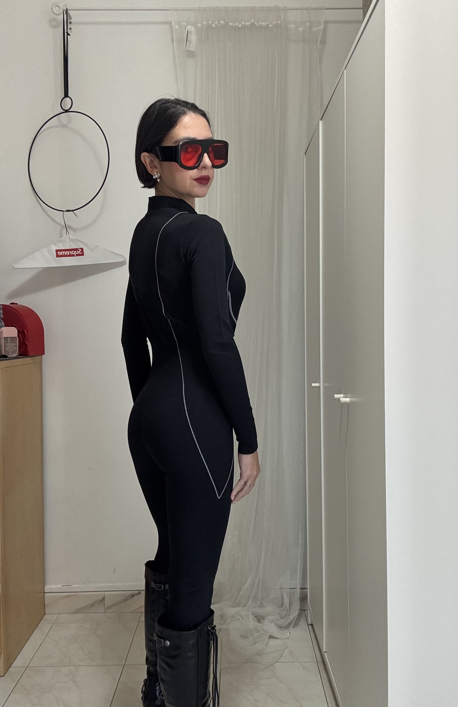 Tuta Jumpsuit Nera Attillata e Modellante – con Cerniera Frontale